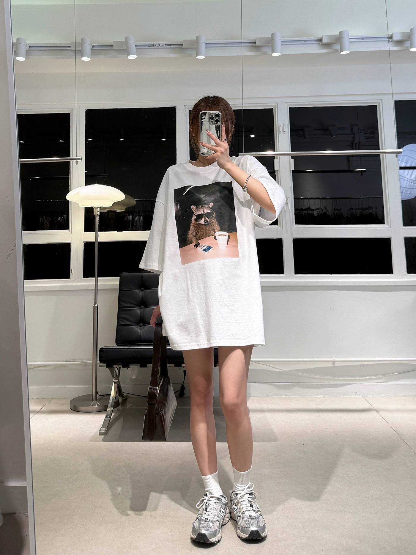 𝐑𝐚𝐜𝐜𝐨𝐨𝐧 𝐠𝐫𝐚𝐩𝐡𝐢𝐜 𝐨𝐯𝐞𝐫𝐬𝐢𝐳𝐞𝐝 𝐭-𝐬𝐡𝐢𝐫𝐭