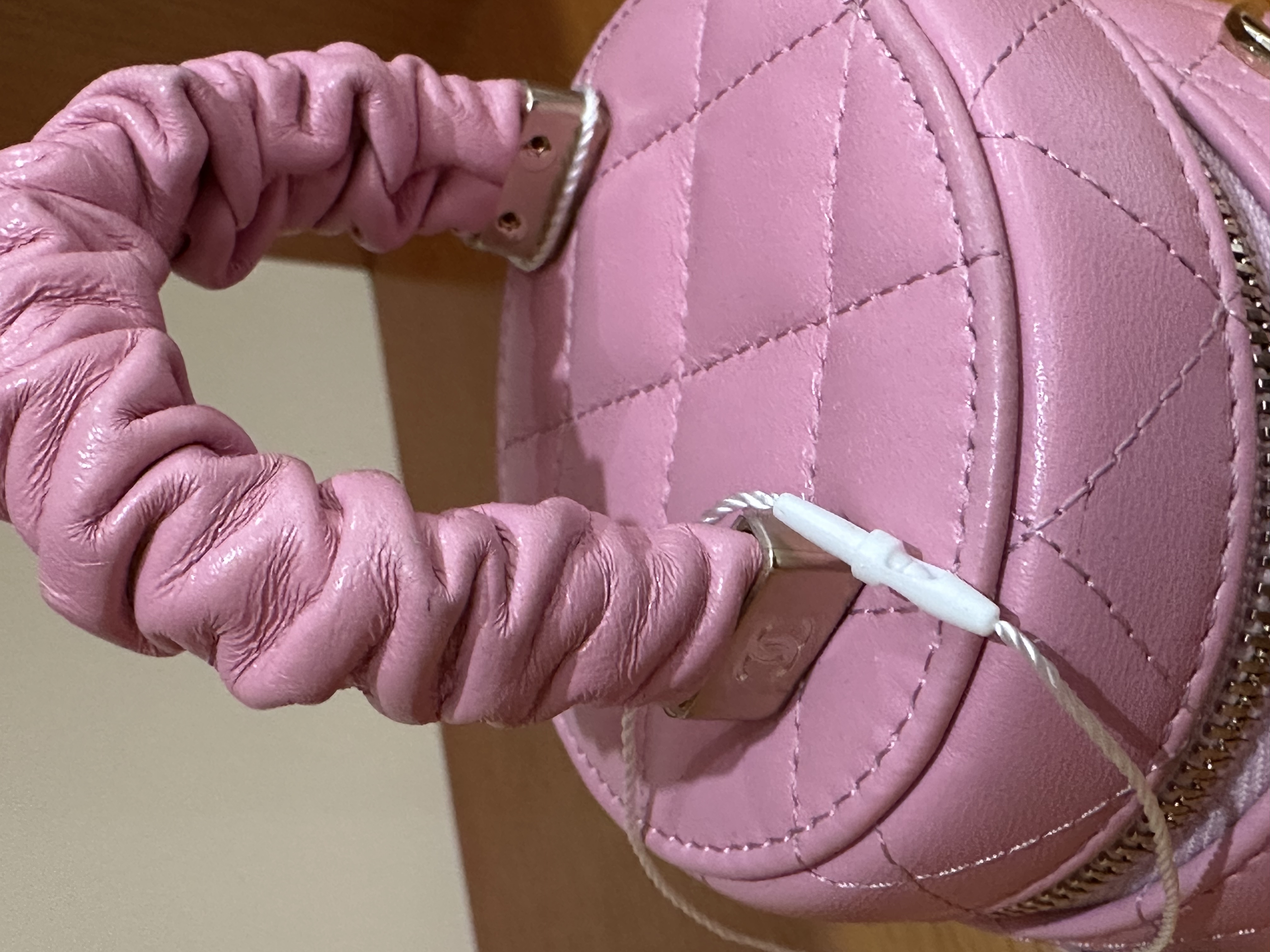 直播貨品 |  [1個-$100 2個-$300］HH04