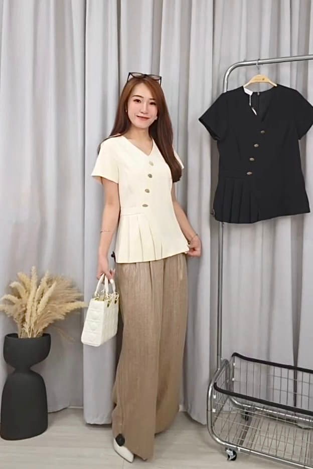 258001 Pleated Accent Top