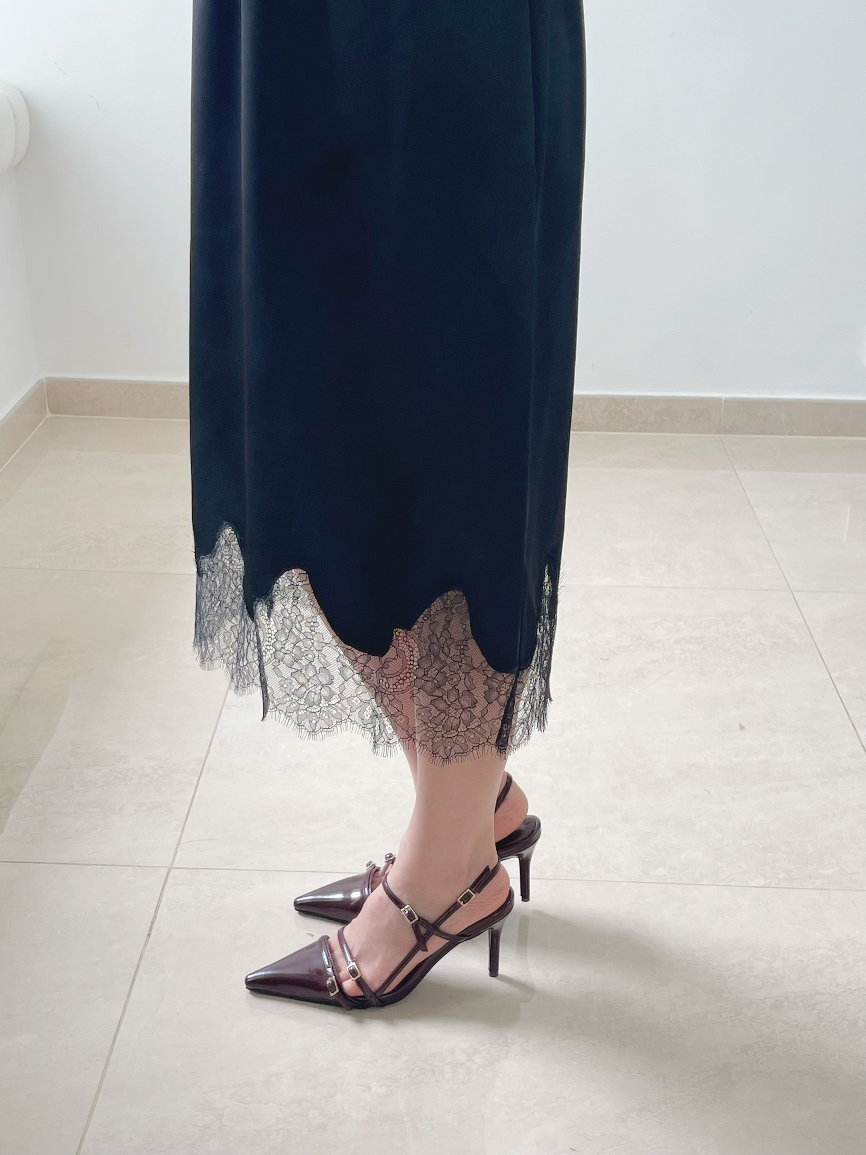 Elegant pointy straps heels