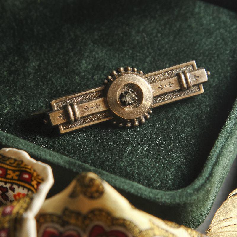 Antique Victorian Clear Stone on Bar Brooch (EZ185)