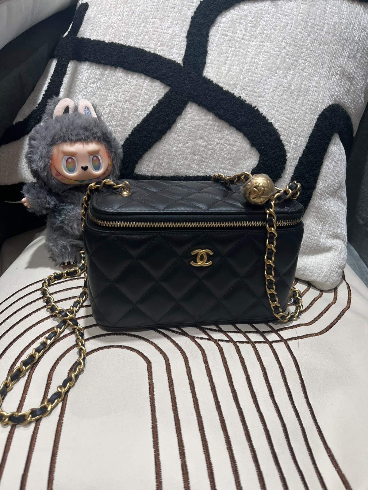 未使用品 Chanel Vanity With Pearl Crush 金球長盒子100%Authentic, Unused全新未使用品✅晶片✅Dust bag✅Box