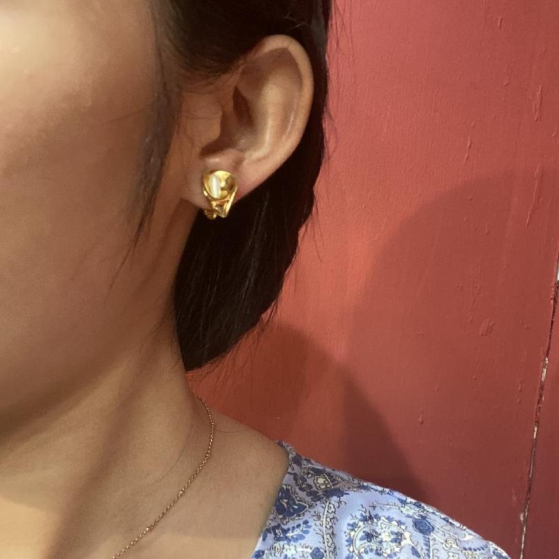 c.a. 1960s Elegant Golden Calla Lily Clip Earrings from America (MW193)