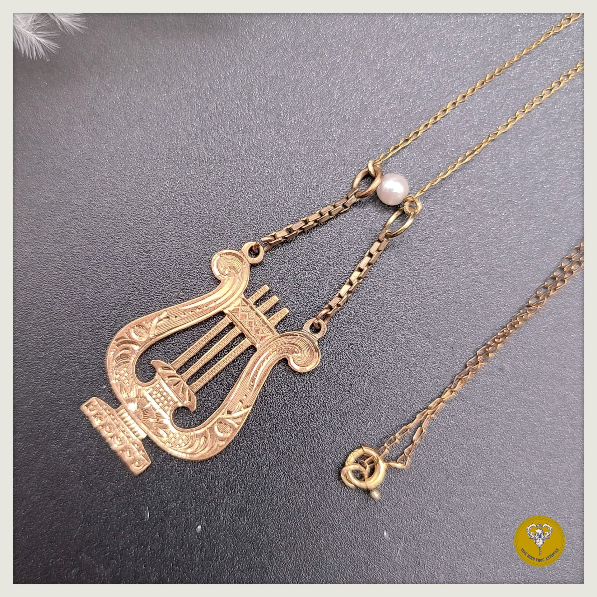 維多利亞時代14K金里拉琴吊咀及10K金珍珠頸鍊