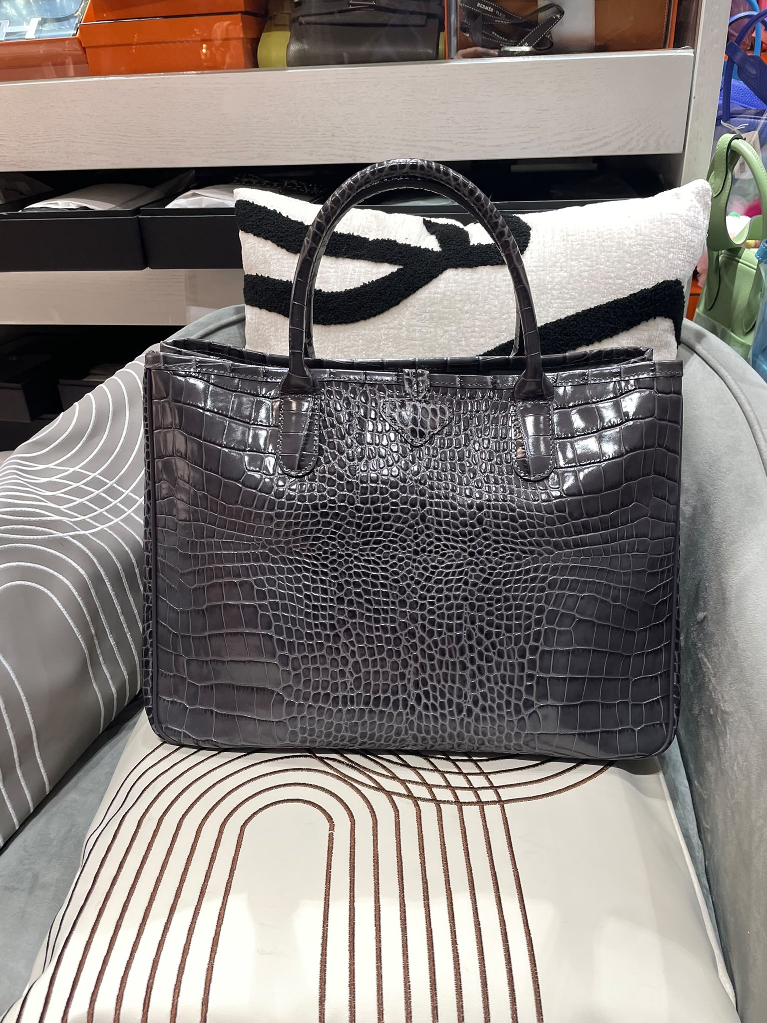 Longchamp 灰色鱷魚壓紋 Tote bag 100%Authentic, 98%New