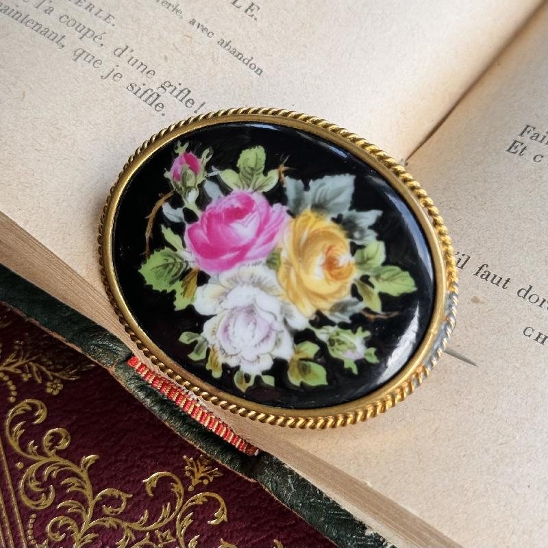Antique 19th Century German/Czechoslovakian Hand-painted Floral Porcelain Brooch (MW232)