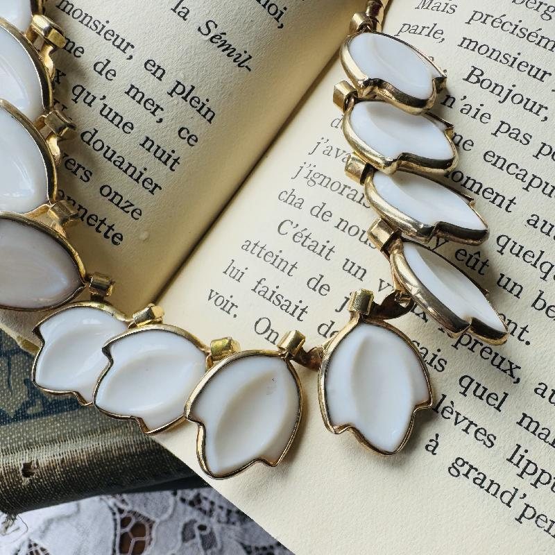 Rare! Crown Trifari 1951 Advert Piece Dogwood Milk Glass “Fashion Blossoms from the Garden of Jewels” series Necklace and Clip Earrings Set (MT2251)