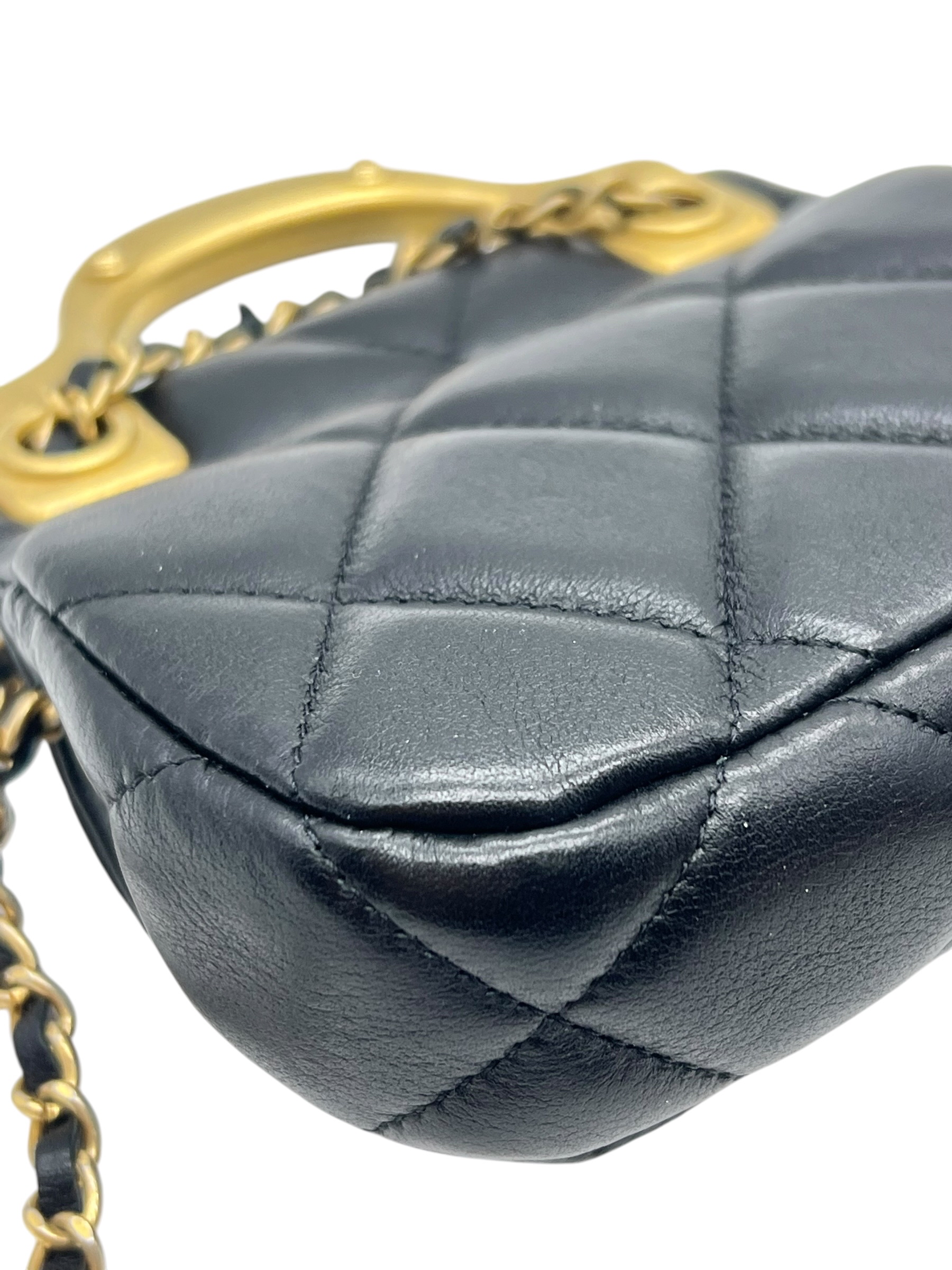 Pre-Owned CHANEL Mini Matelasse Shoulder Bag / Product Code: 062009