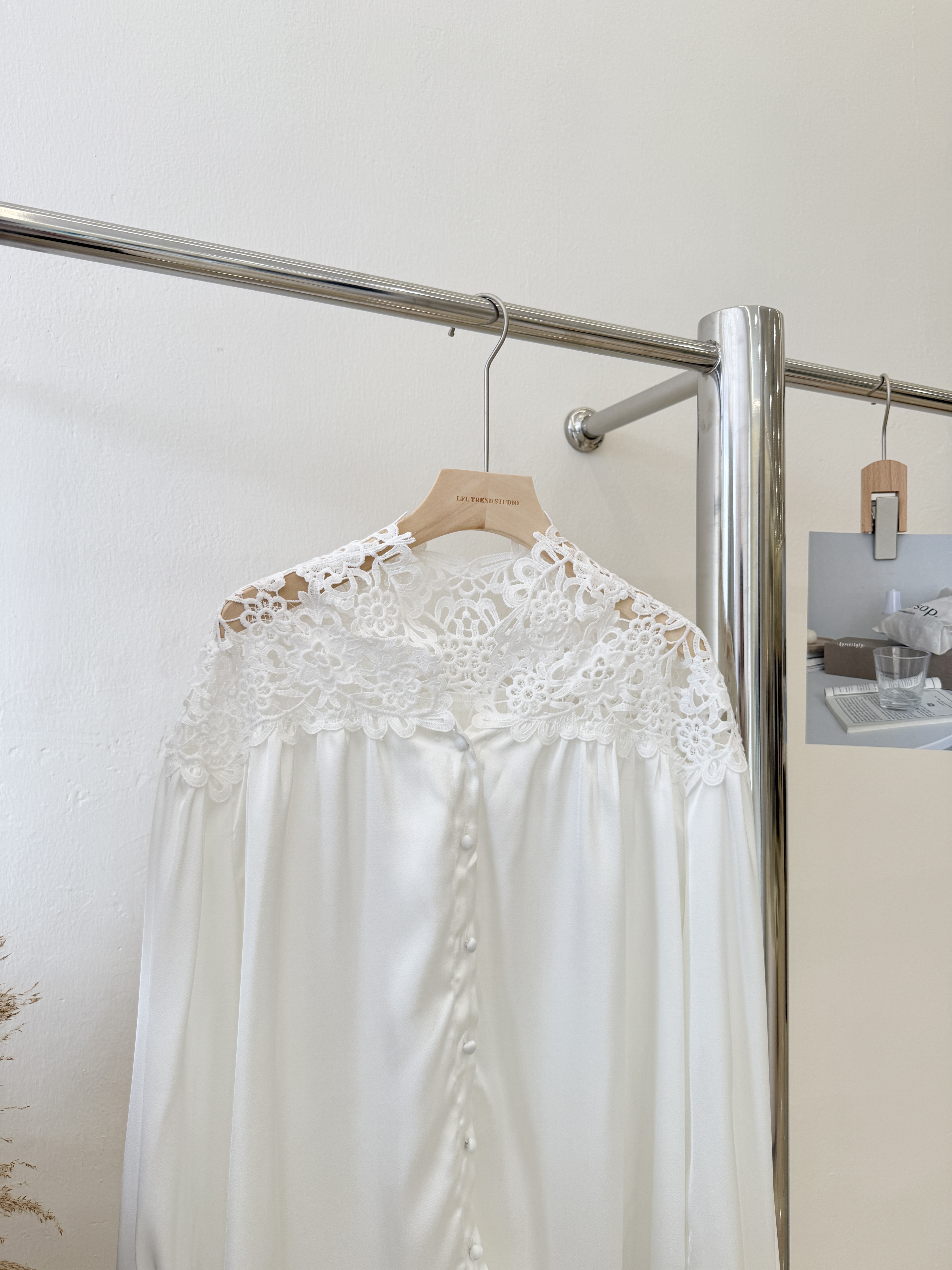 6704 高级感蕾丝拼接衬衫