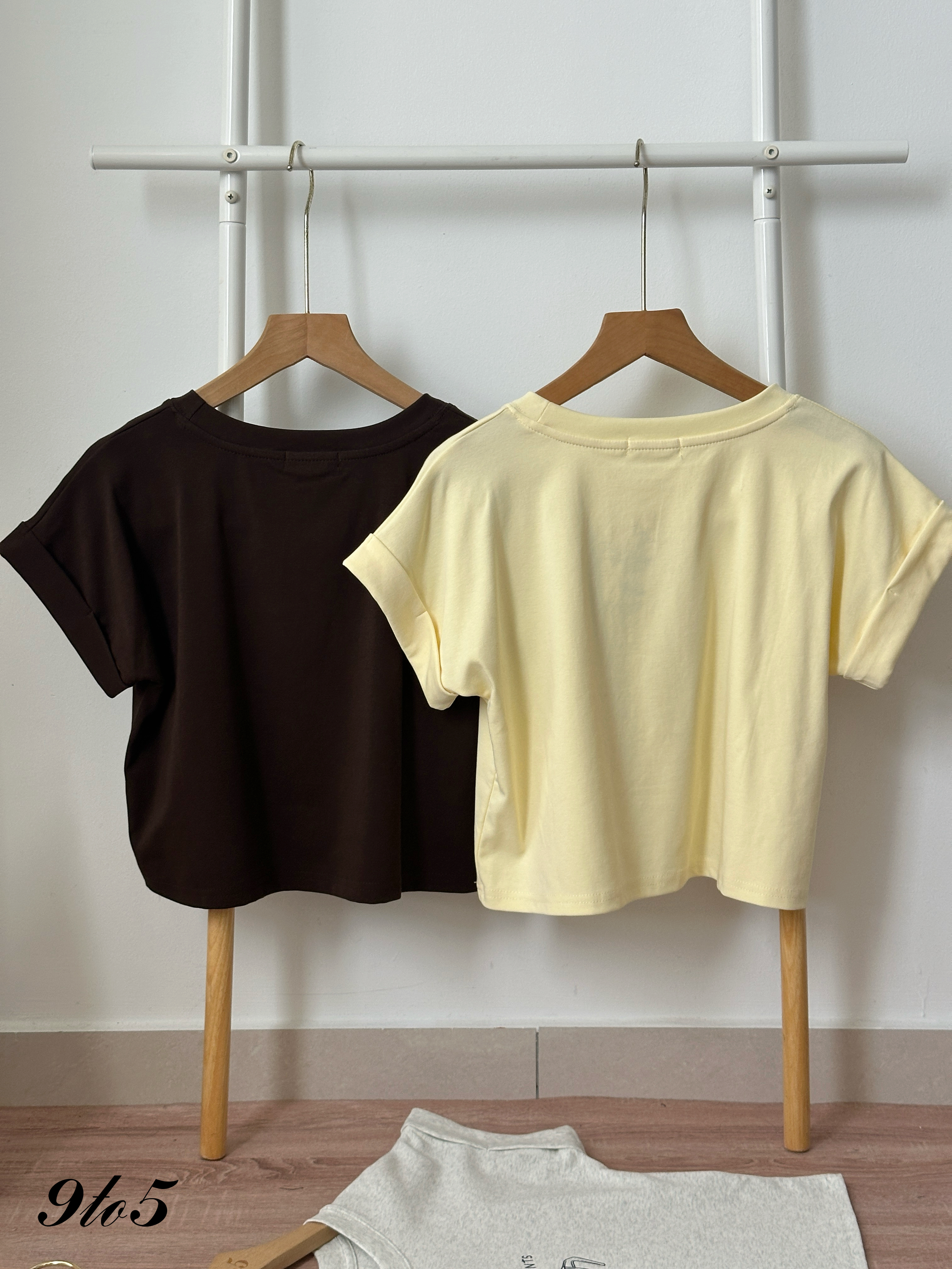T4383 Cape Sleeve Printed Crop Tee - 4 Colors 