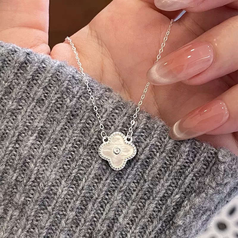 白贝母四叶草项链