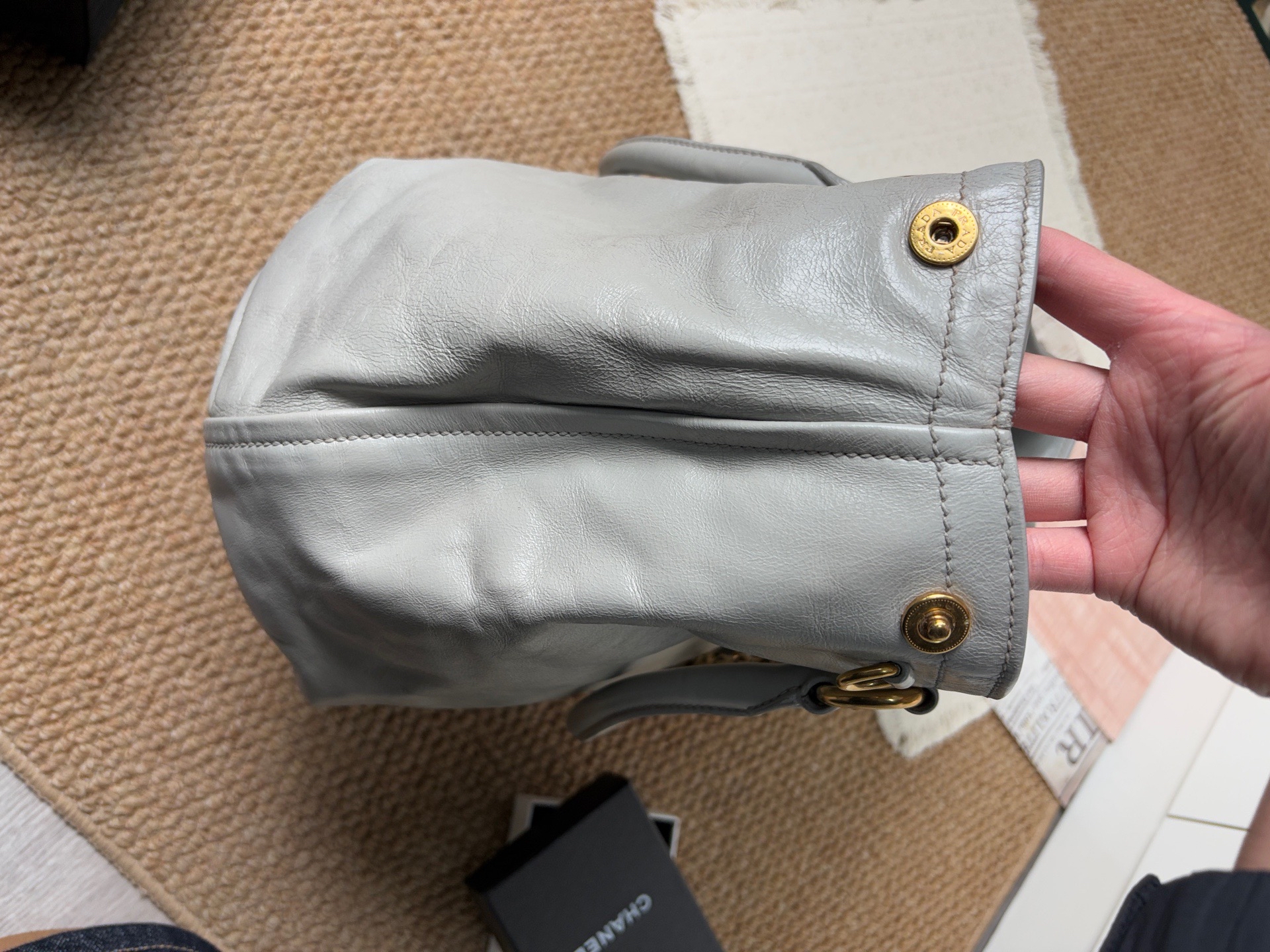 【預訂貨品】Prada霧霾灰油蠟皮機車腋下包