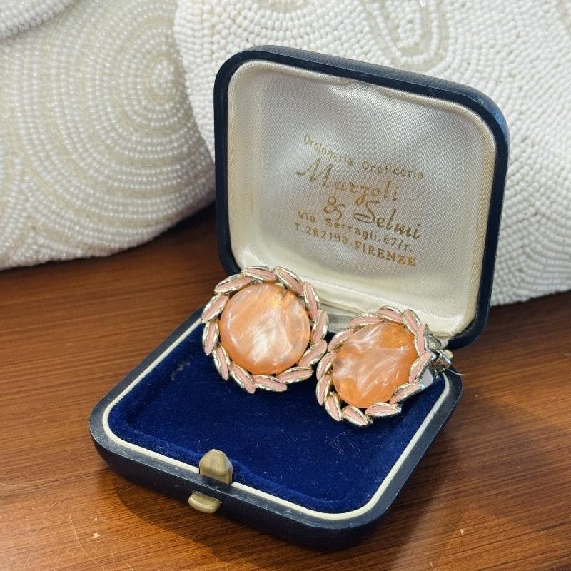 Vintage C.a. 1960s Peach Lucite Enamel Floral Clip Earrings (NZ015-7)