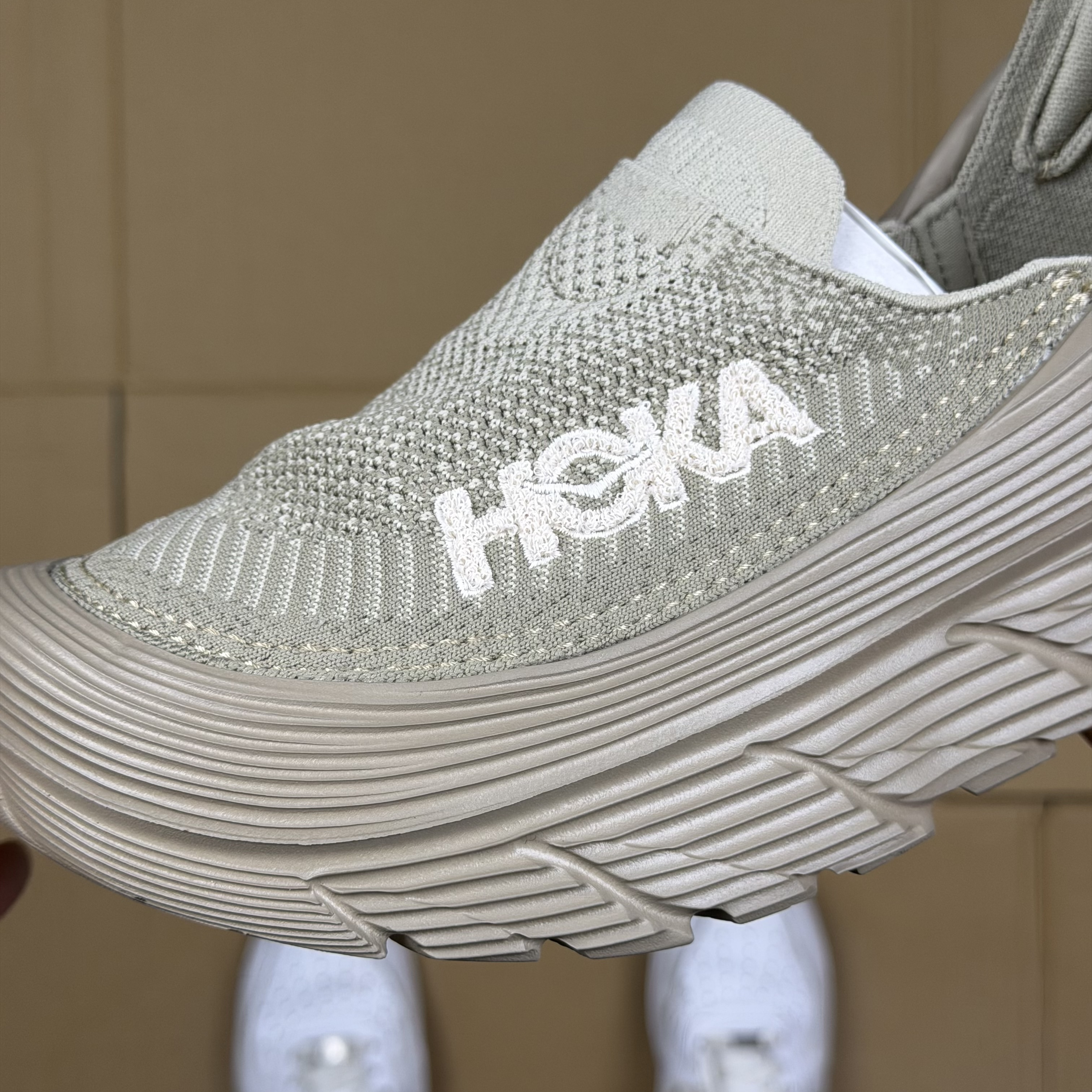 HOKA Restore TC
