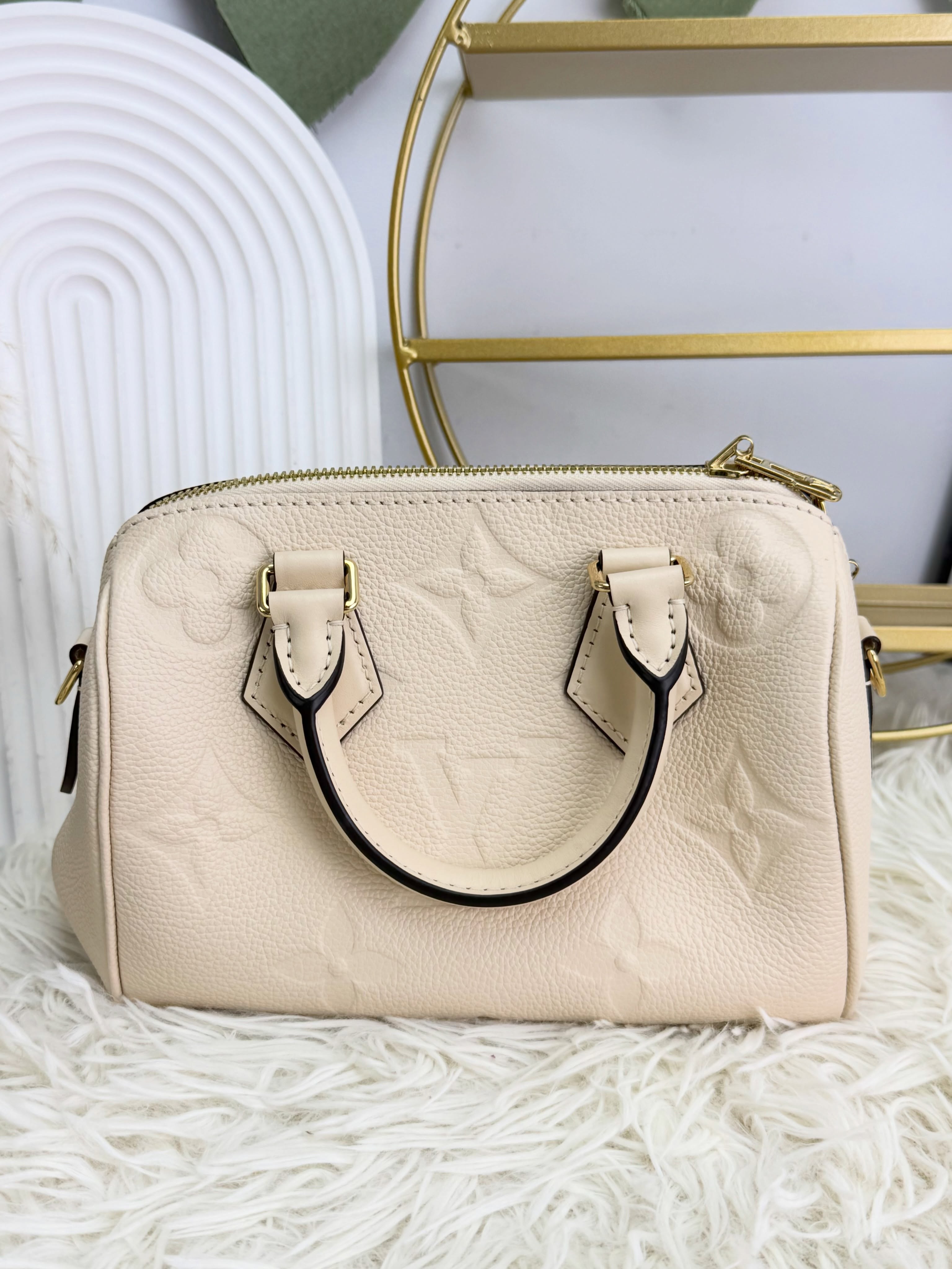 Lv👜 PRE OWNED 🛍️Speedy Bandoulière 20 白色 老花壓花皮革拼金屬鏈條肩帶 有塵袋 有鎖頭鎖匙 有盒 