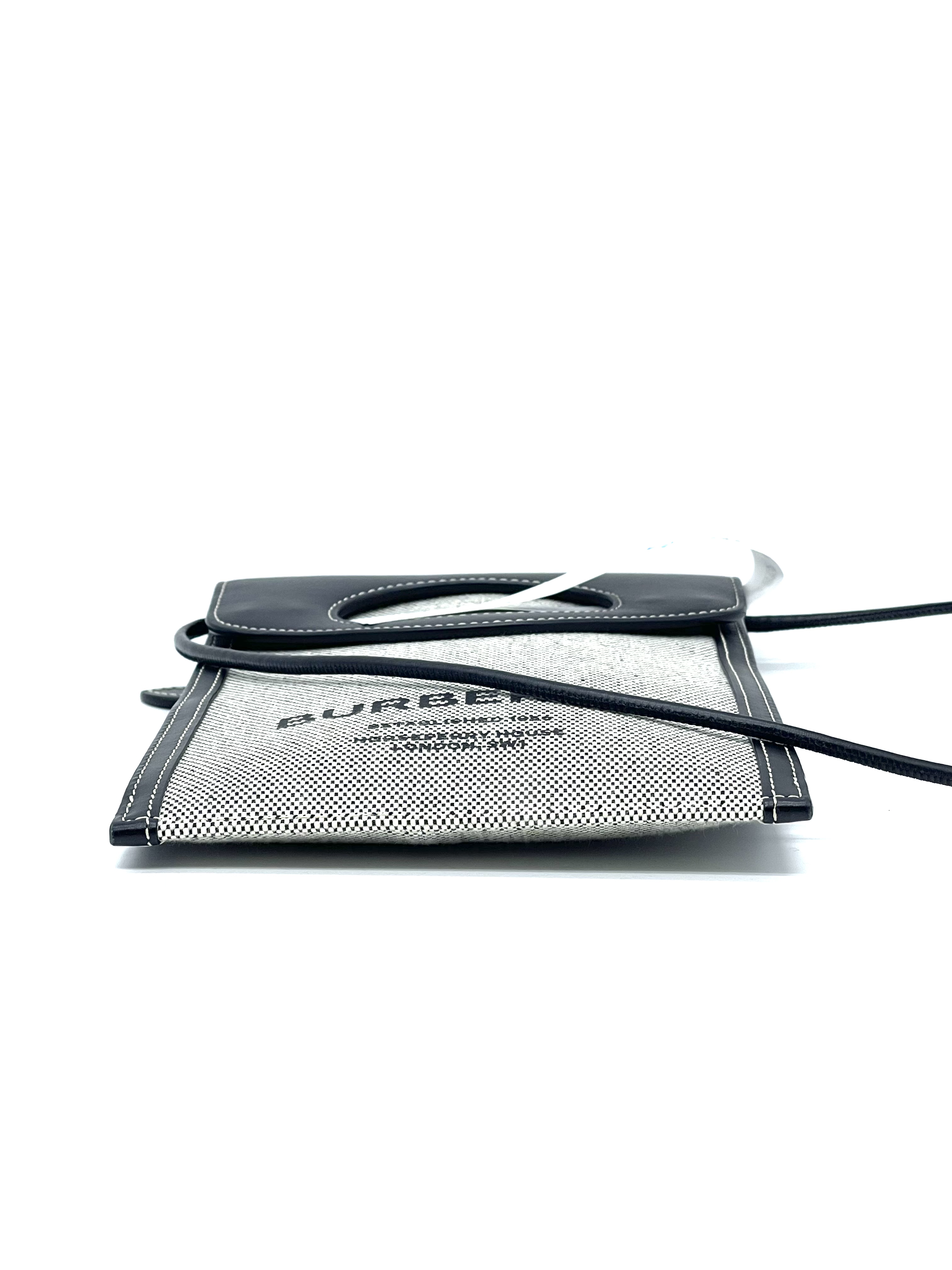 Pre-owned Burberry phone WOC / Product Code: 26040218