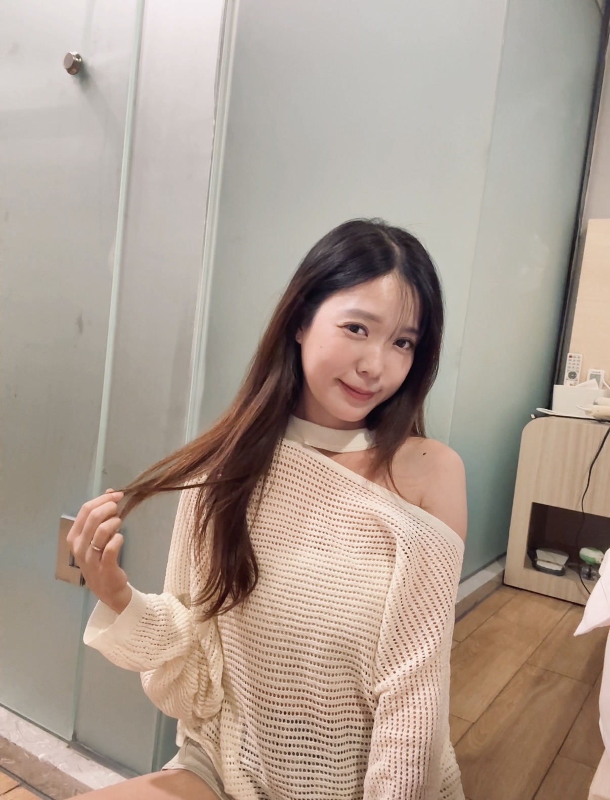 气质挂脖露肩镂空长袖上衣R2977