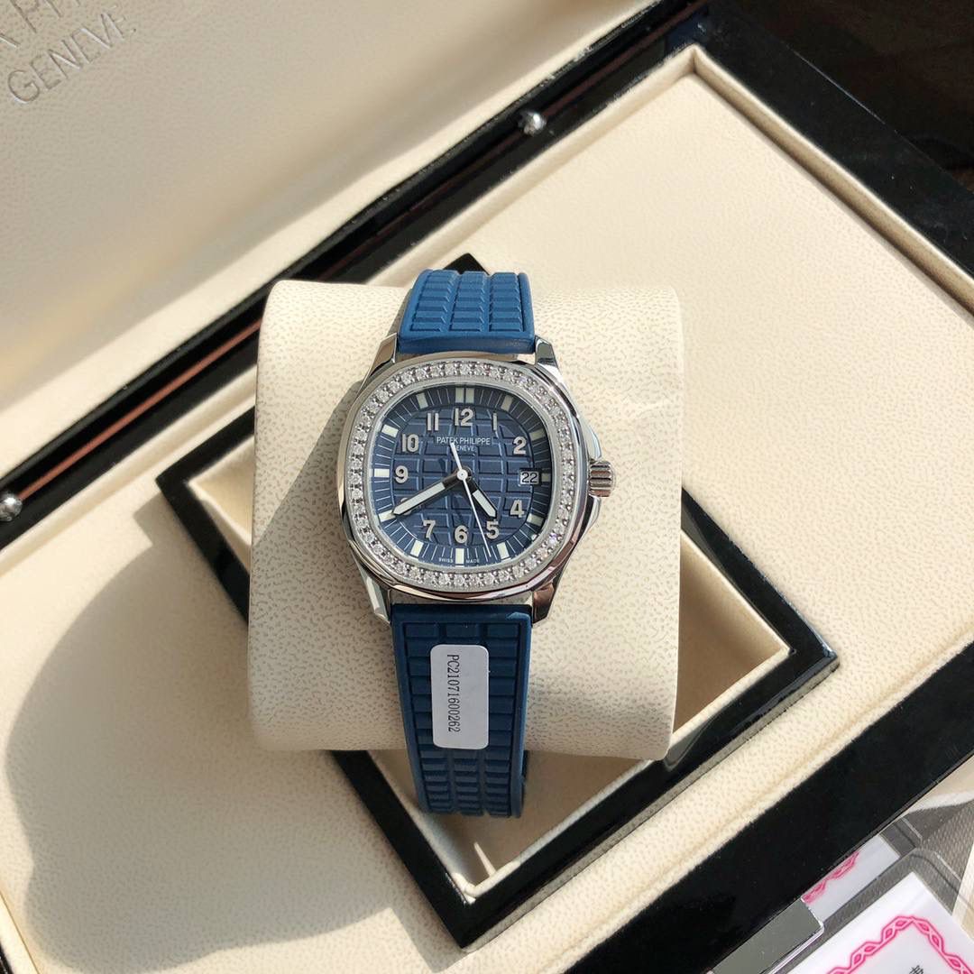 独家推出 新款百达斐丽AQUANAUT系列 专为女性设计！用最简约方式完美体现百达斐丽的精髓，融合了大胆的设计和正统的纯粹，这款腕表成为百达斐丽的旗舰产品之一！腕表完美尺寸35.6，进口精钢材质多重工艺精磨打造。原装一致厚度7.77cm。表盘镶嵌46颗 vs1.8真钻。约一克拉！ Gtc中国权威鉴定证书。百分百保证每一粒都是货真价实的真钻。可验可查询！💯💯
