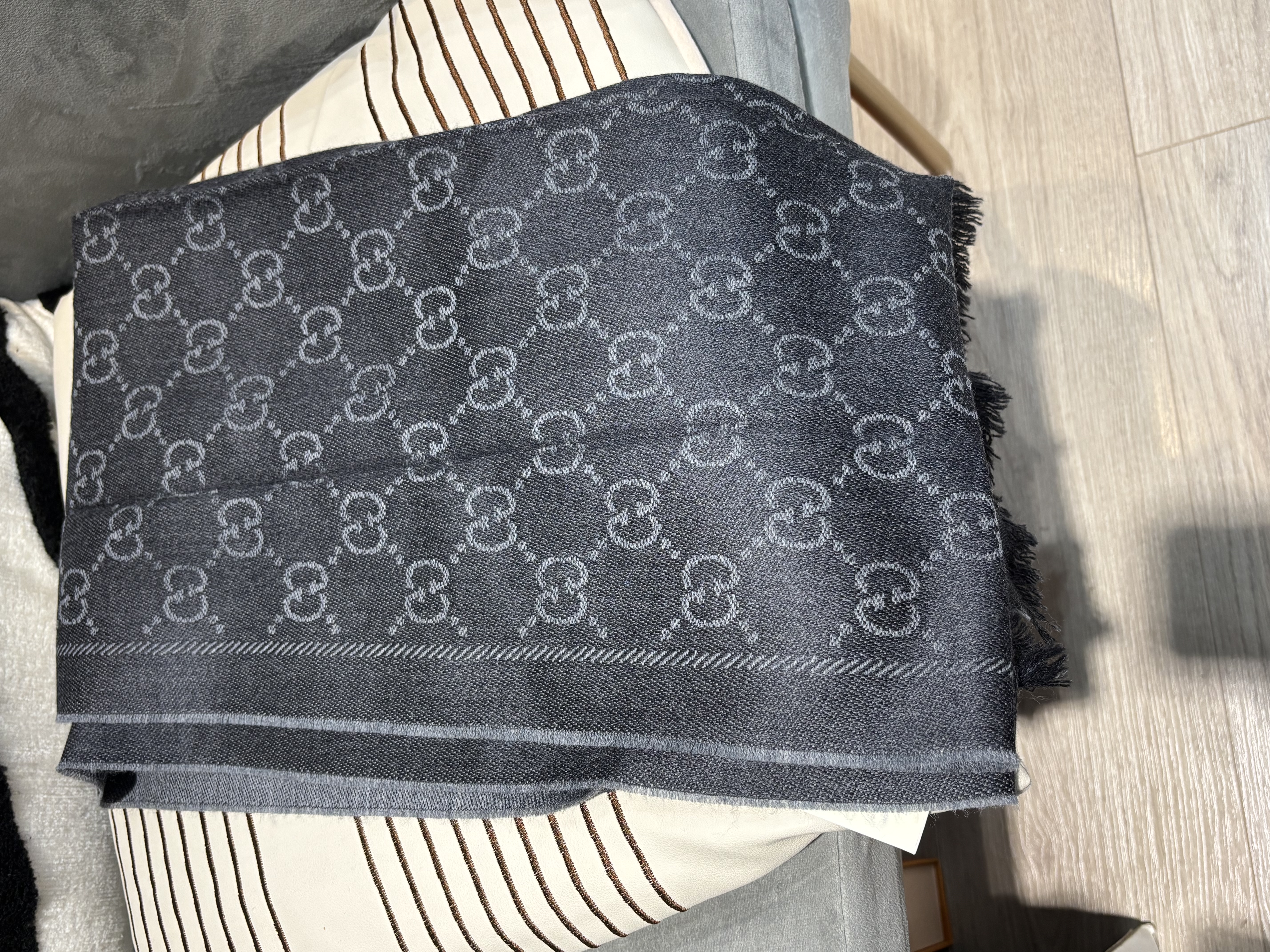 GUCCI Wool GG Monogram Scarf 133483 灰色羊毛頸巾 100%Authentic, 99%New