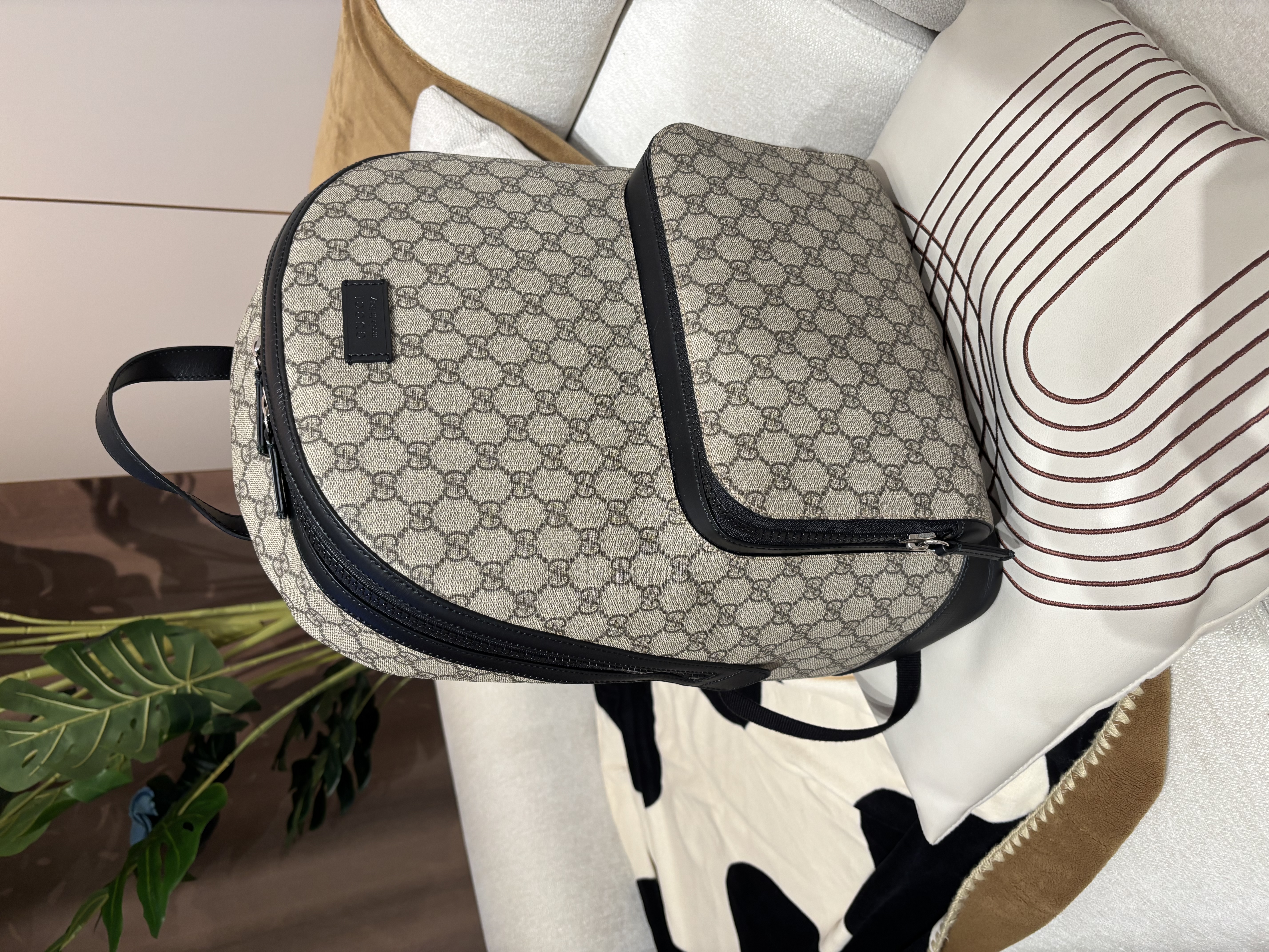  Gucci GG supreme Backpack 406370 100%Authentic ,98%new✅dust bag