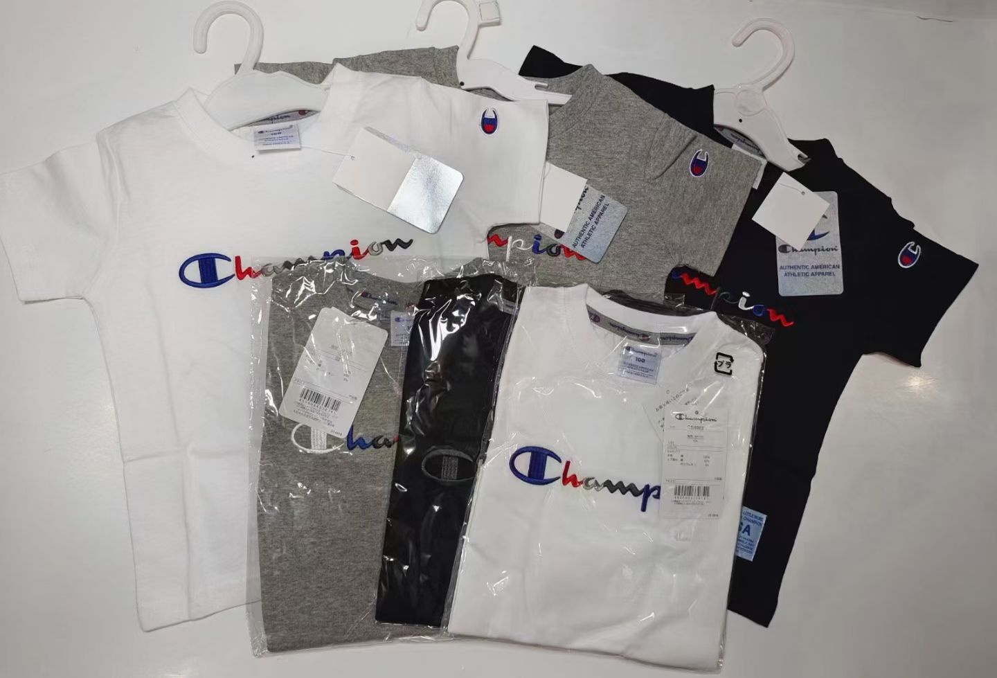 2隻起各減$ 10。Adidas Originals皺摺雲朵包