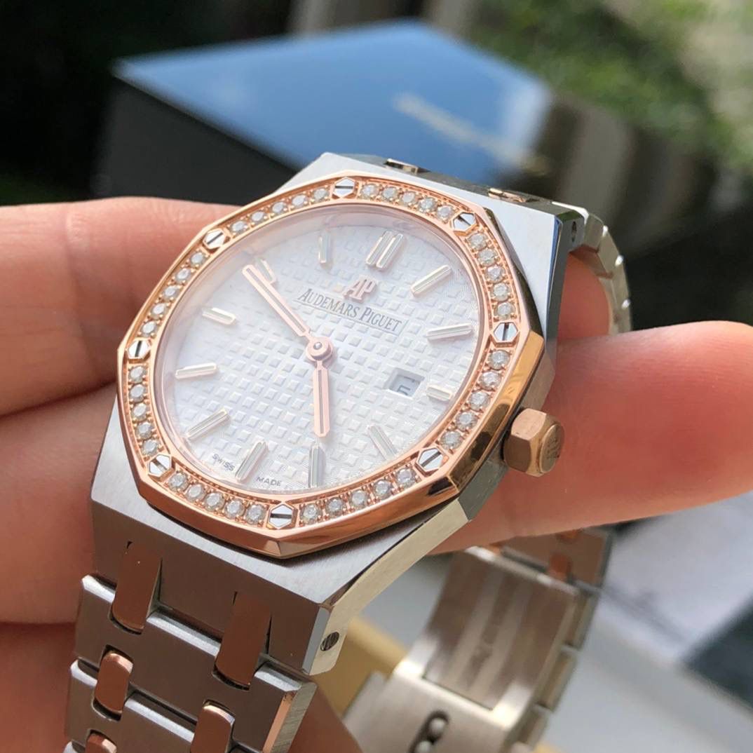 爱彼皇家橡树系列女士腕表：精钢与玫瑰金，镶钻表圈