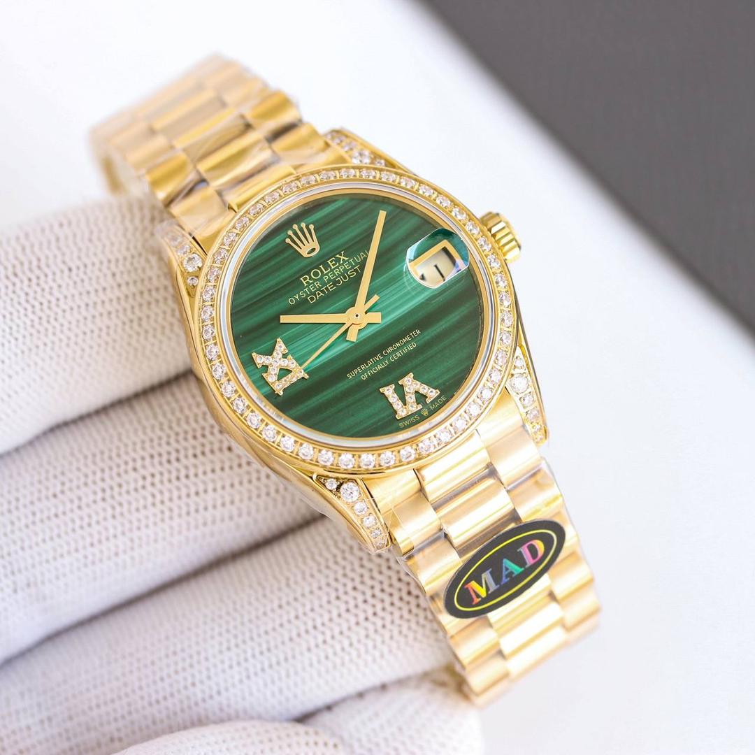 C厂 劳力士 ROLEX 🎮MK5 GMT格林尼治升级版。采用正品一致904L钢材，一体成形的陶瓷白金字体圈口与正品一致。🎮全新3285一体机芯。同步正品GMT针通过正反调时间及日历，配件通用原装。904L钢表壳表链，蓝宝石镜面，超级夜光，双向陶瓷旋转表圈，折叠表扣