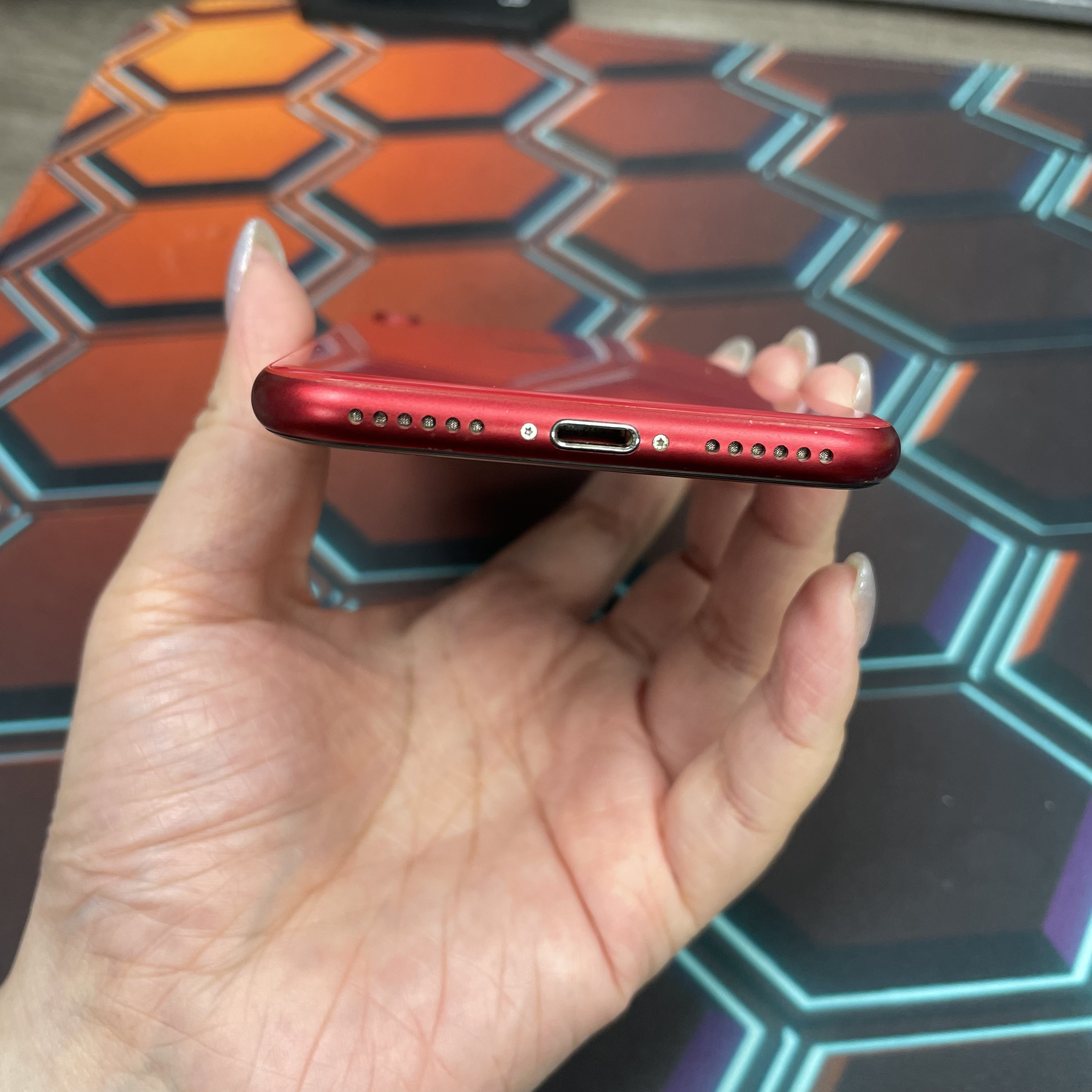 *7010 SE 2 勁靚機 128GB 電76 紅色 red
