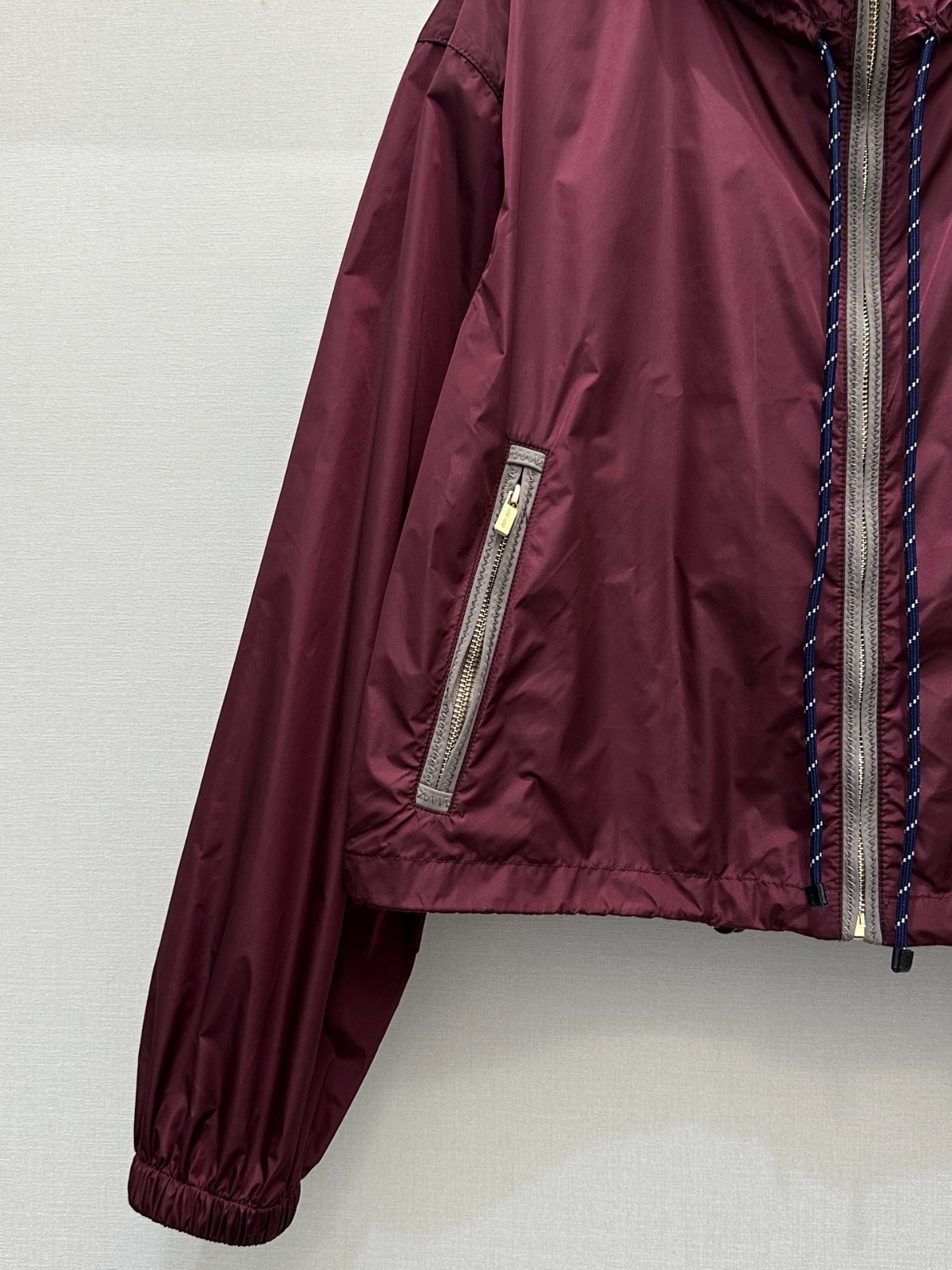 【頂級原單】Miu Miu 連帽拉鍊外套