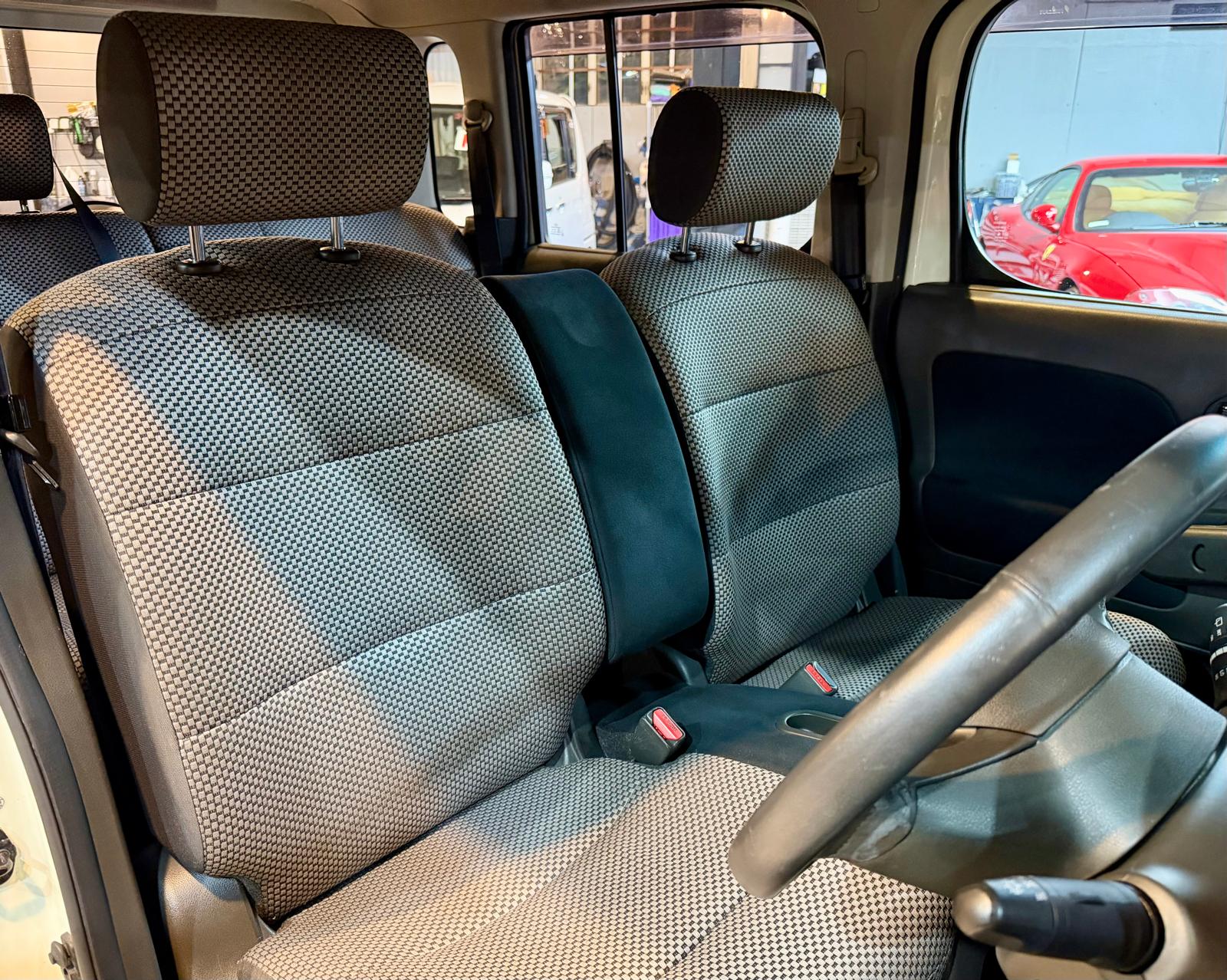 Nissan CUBE RIDER 2010
