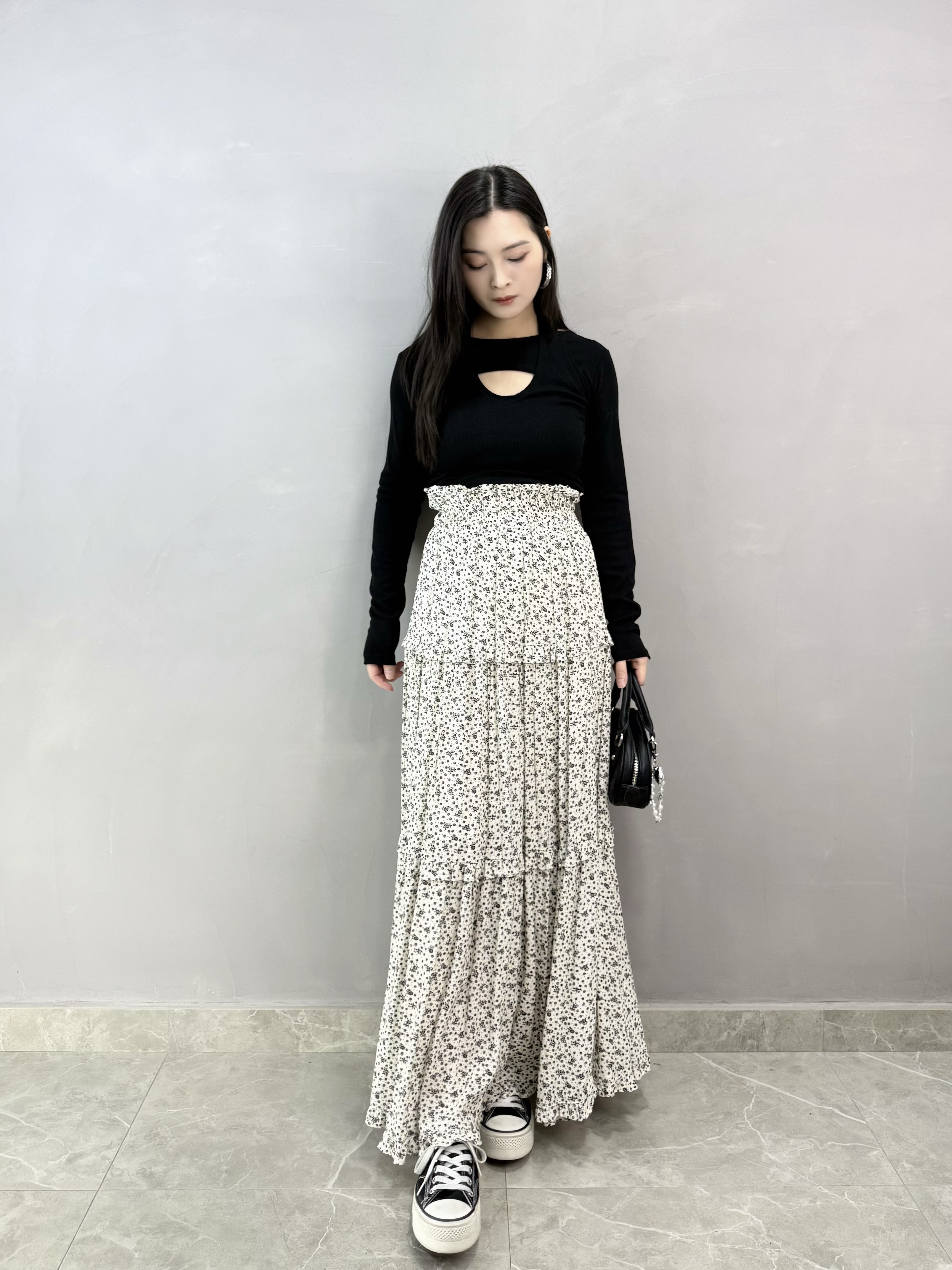 I85 設計感U領暗紋Tee