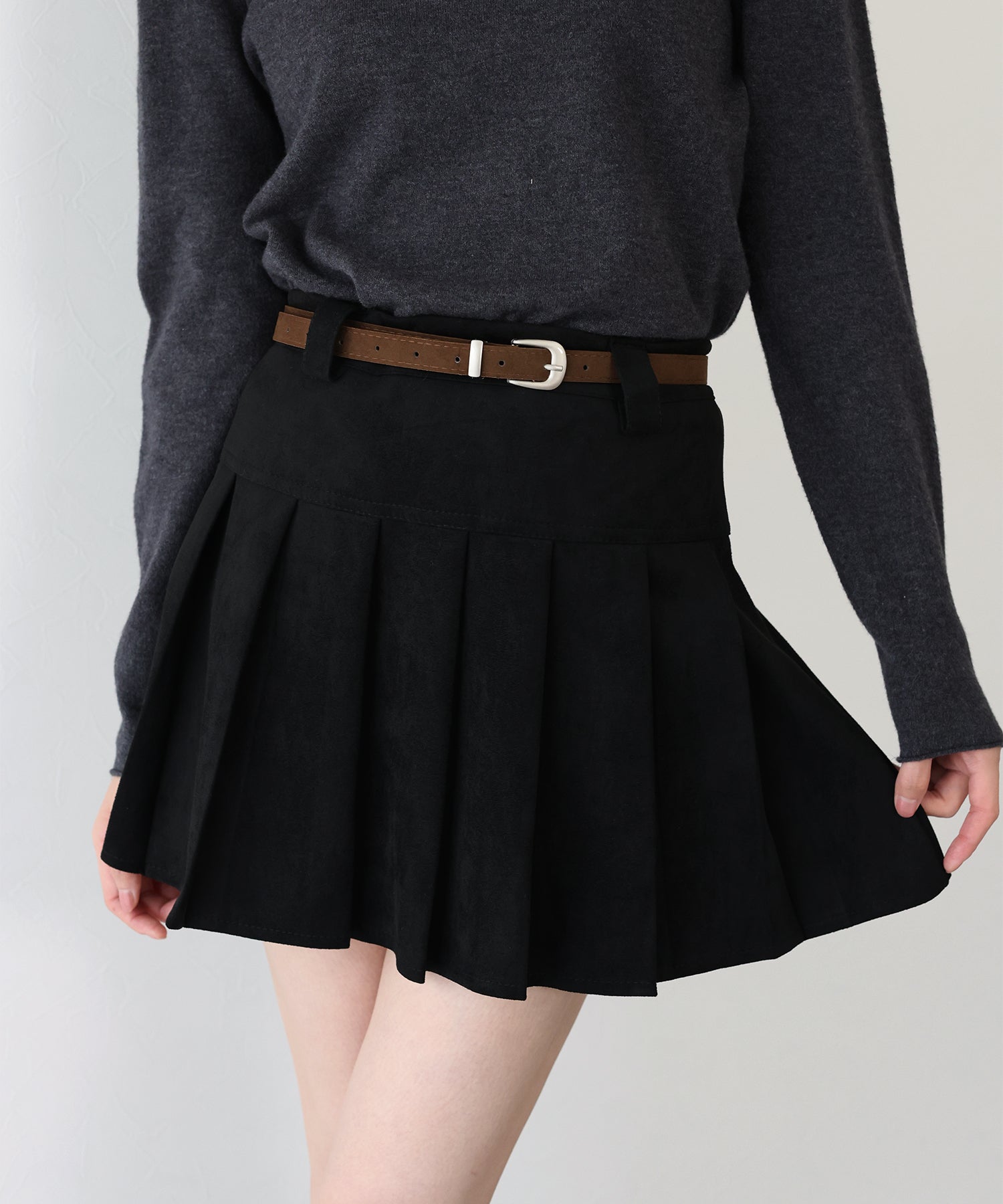 <限量現貨><JP> 麂皮質感褶皺短裙褲 (附 belt) * 2色入 