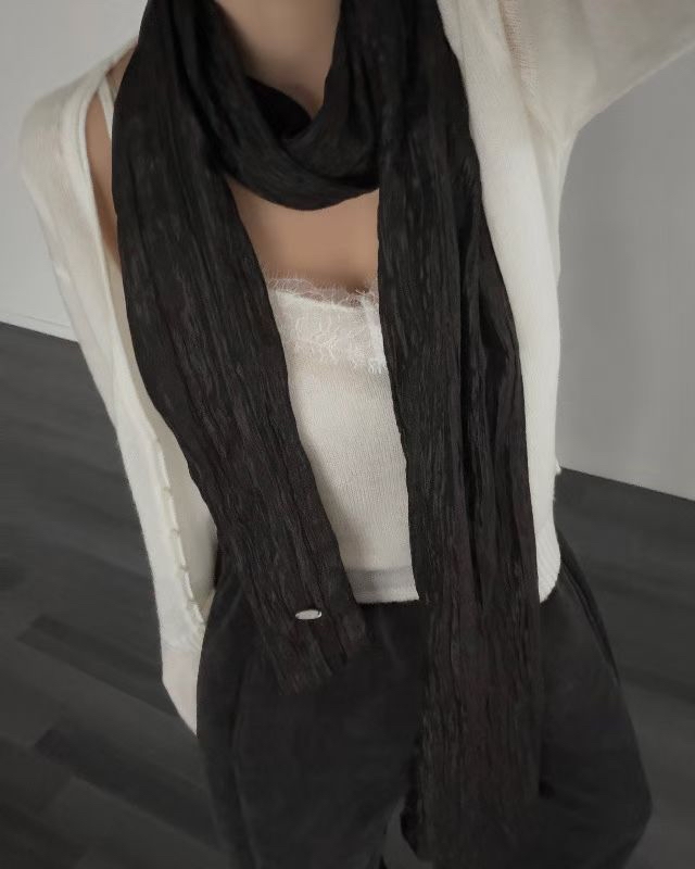 Natural wrinkled scarf 