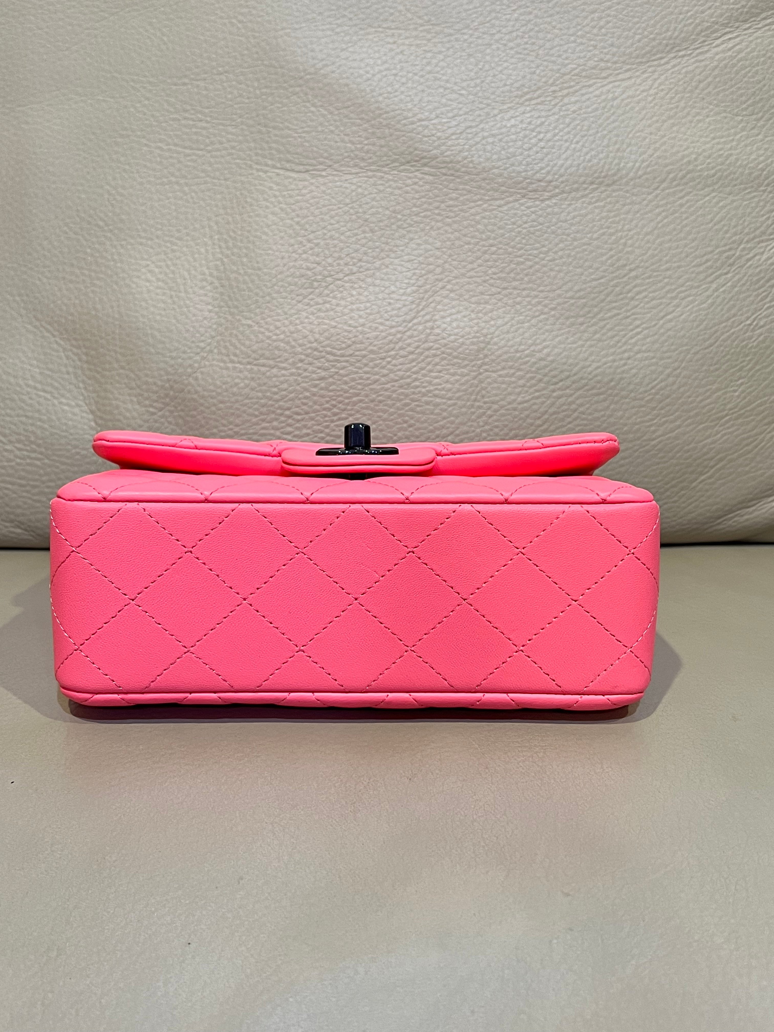 Pre-Owned CHANEL Mini Matelassé / Product Code: 26041659