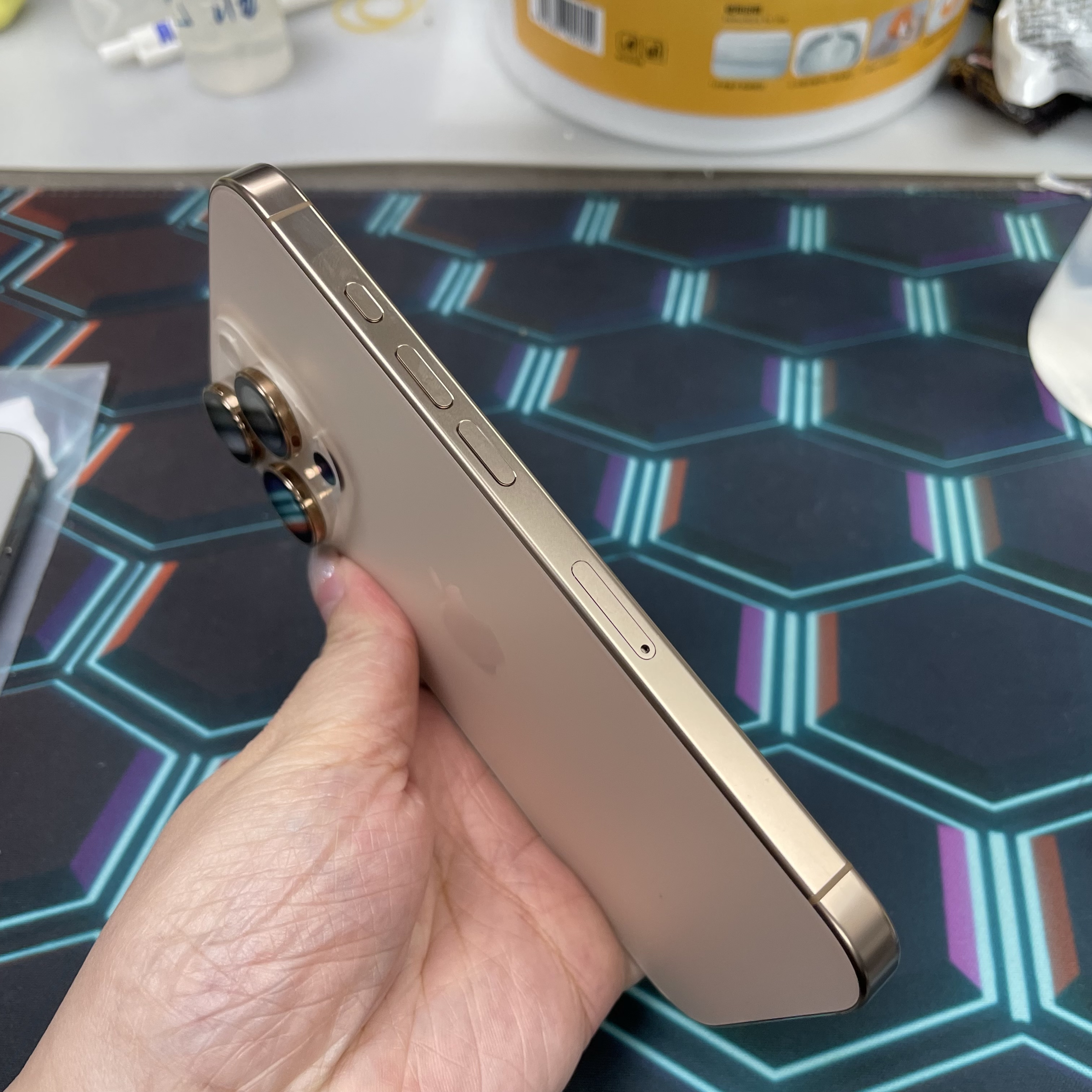 *7562。16 Pro 勁靚機 256GB 電91 沙色 gold