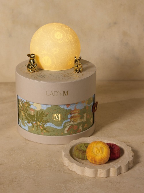 2026年 Lady M 星夜幻境投影月餅禮盒六件裝 (月餅卷）