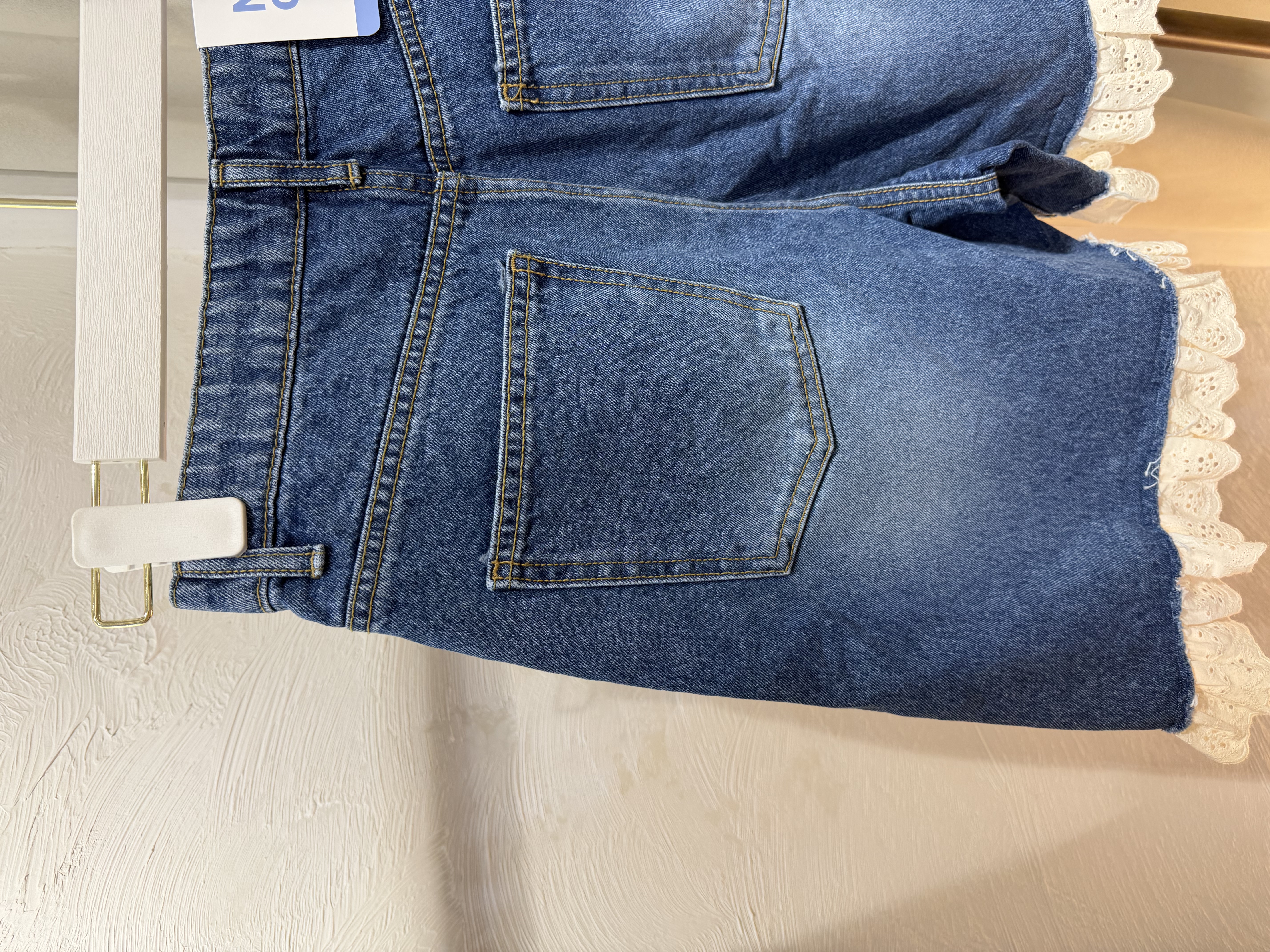 💥蝕本價💥韓國珍珠裝飾蕾絲邊牛仔短褲