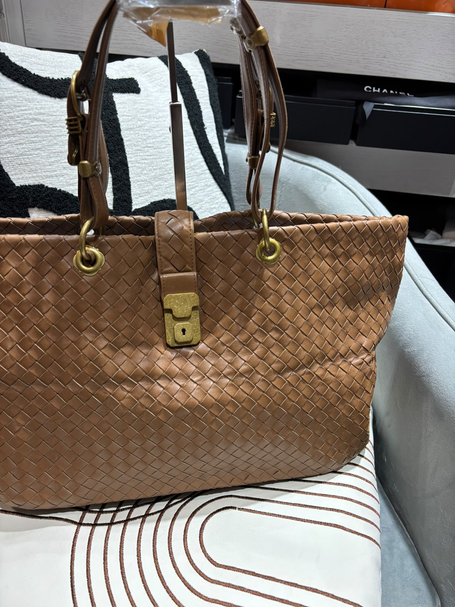 Bottega Veneta Intrecciato Roma Tote Bag shoulder bag Tan 100%Authentic ,90%new 