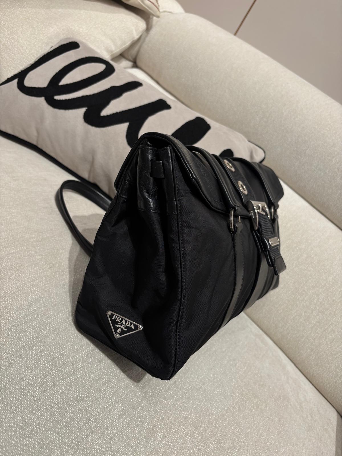 Prada nylon shoulder bag  100%Authentic,95%new 