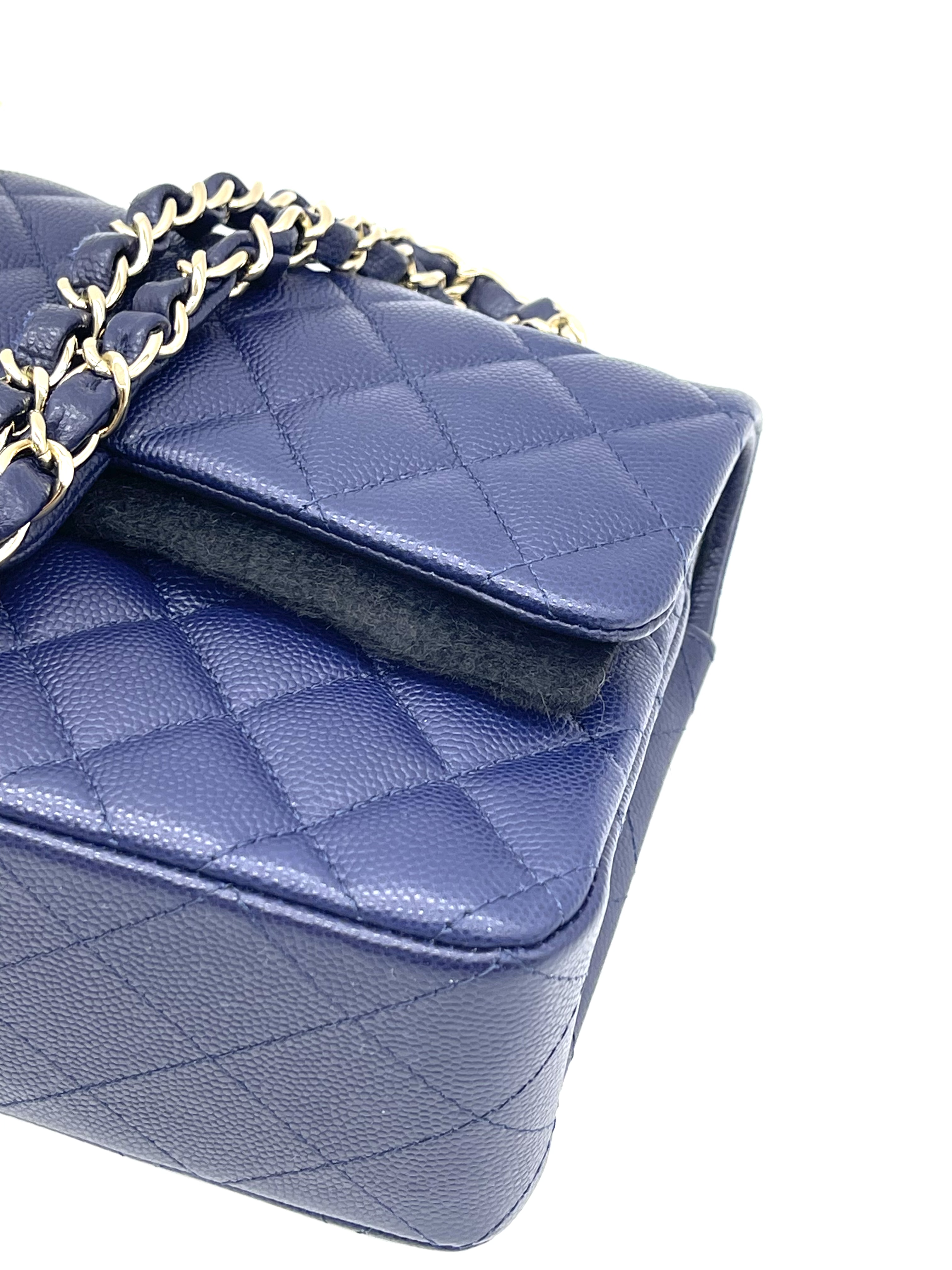 Pre-owned Chanel Small Caviar Classic Double Flap Bag / Product Code: 26032708