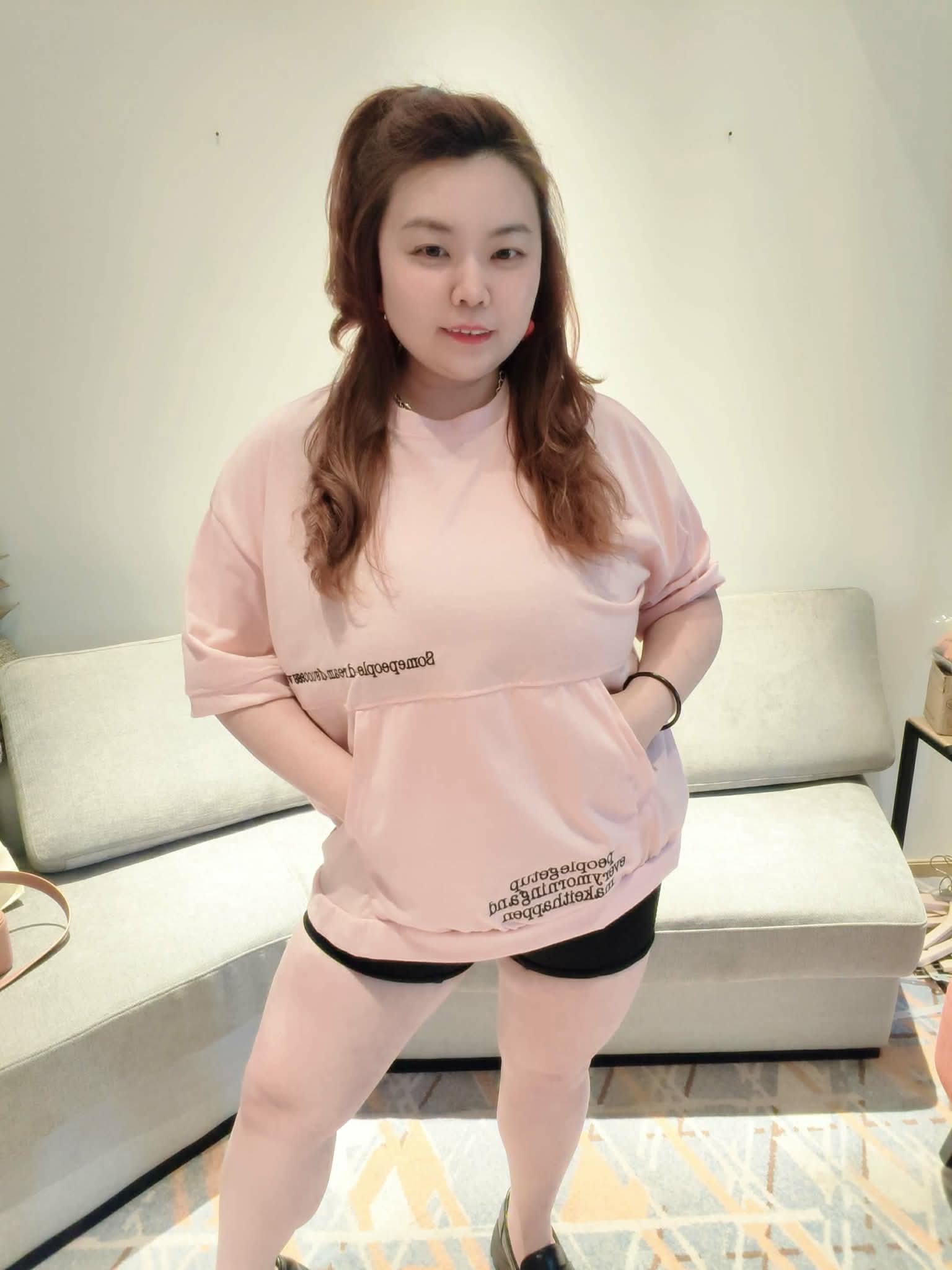 YPA08 975 中袖刺绣字母口袋上衣