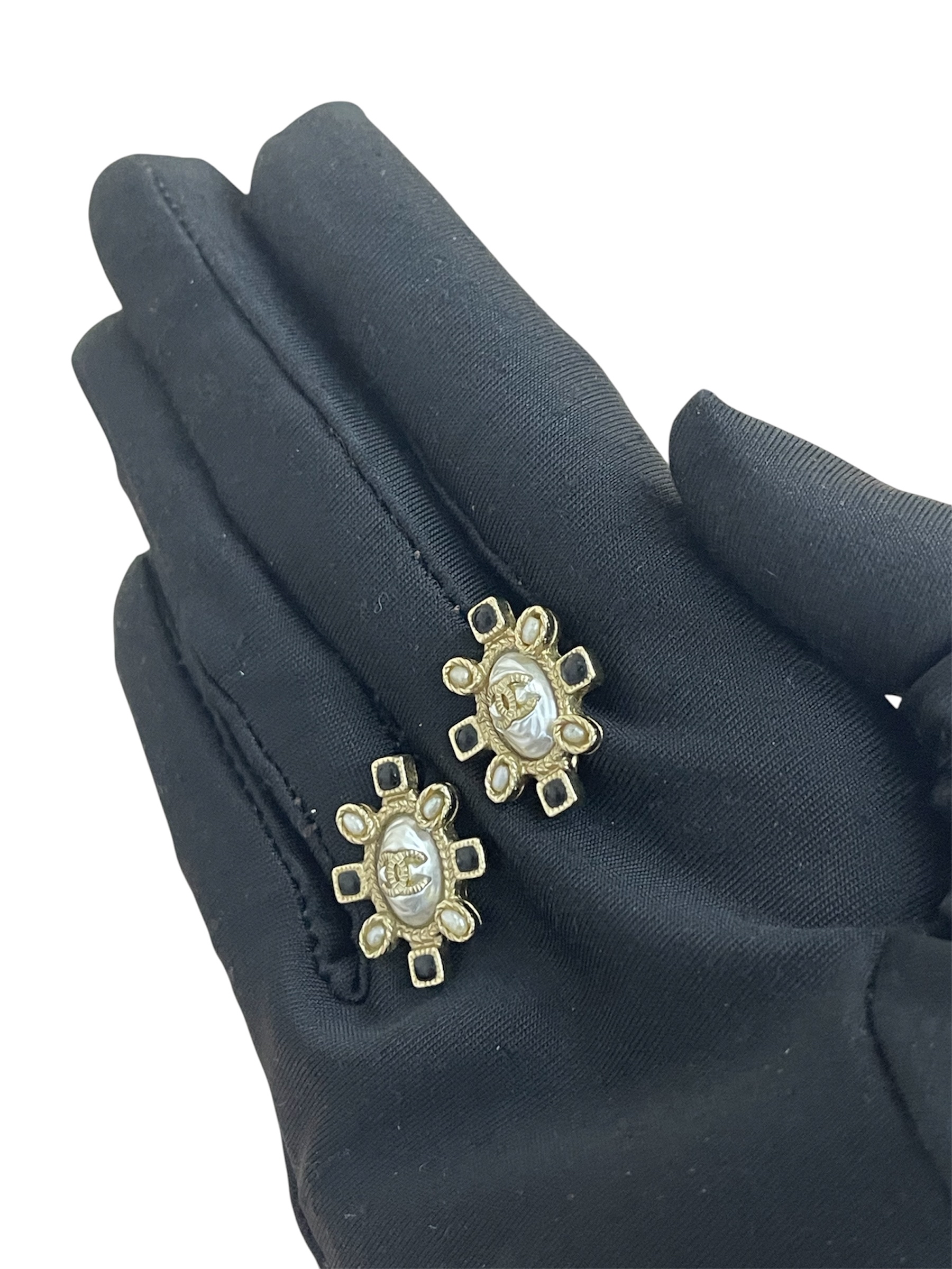 Pre-owned Chanel CC Logo earrings /Product Code:26050617 
