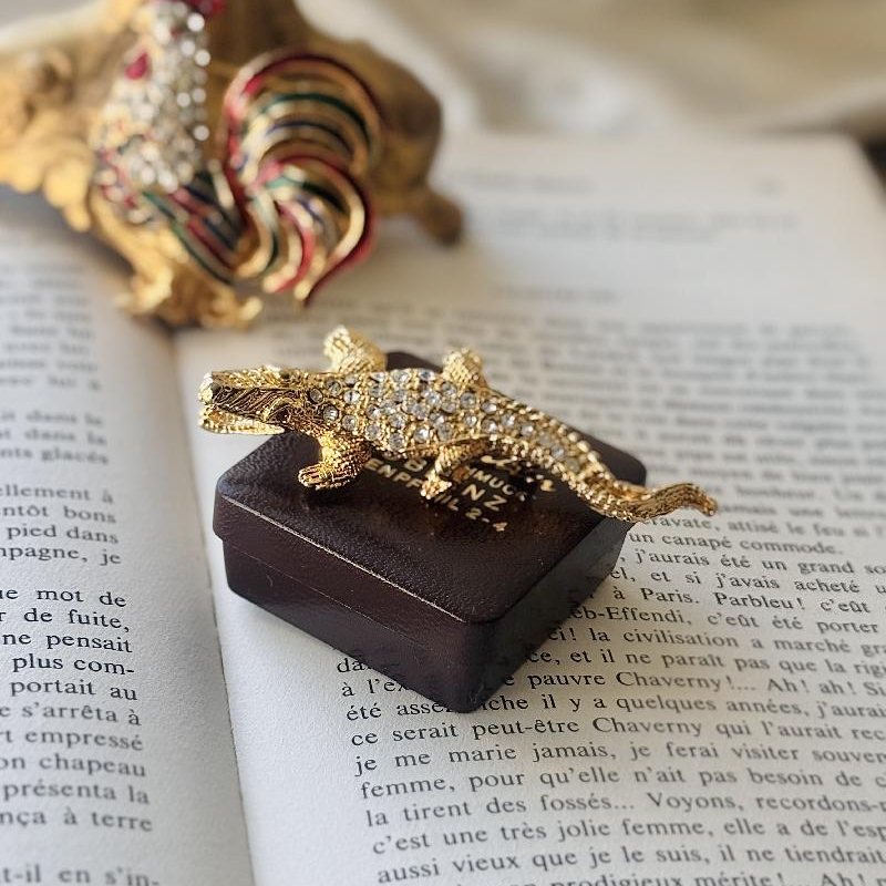 Vintage Rhinestone Embellished Crocodile Brooch (MT2420)