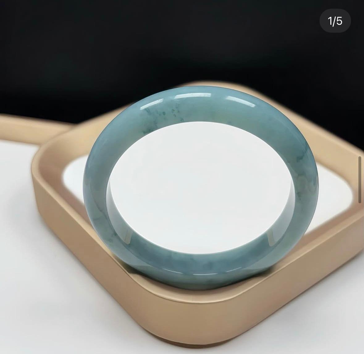 60mm 滿綠飄花翡翠福鐲（附送香港鑑定證書）