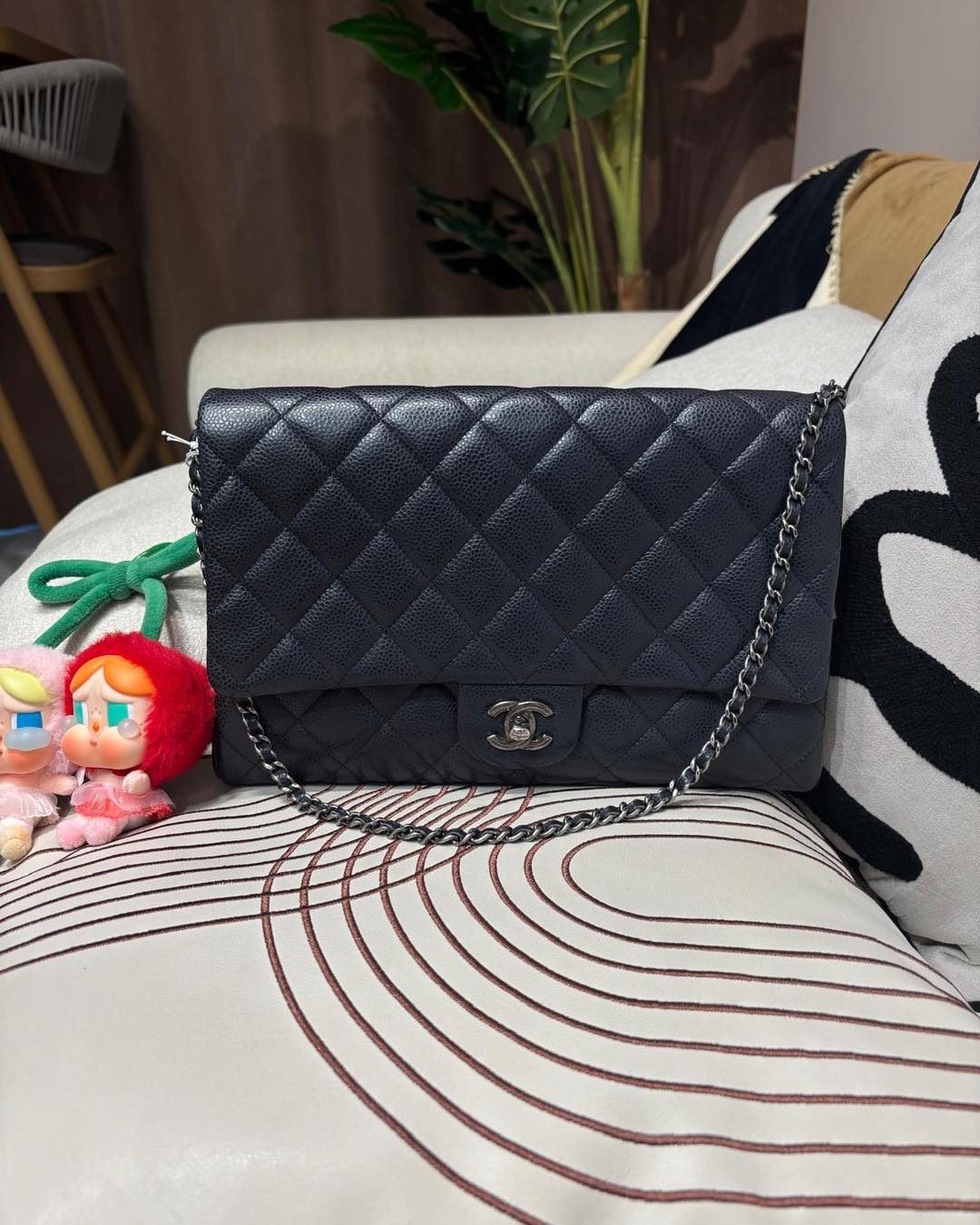 Chanel flap bag navy 荔枝牛皮 W27.5x18cm 100%Authentic ,95%new  ✅21 card✅dust bag✅盒 