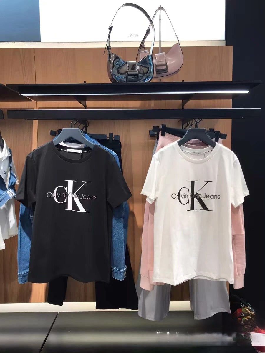 $75件。2件起$65件。CK原單經典短袖