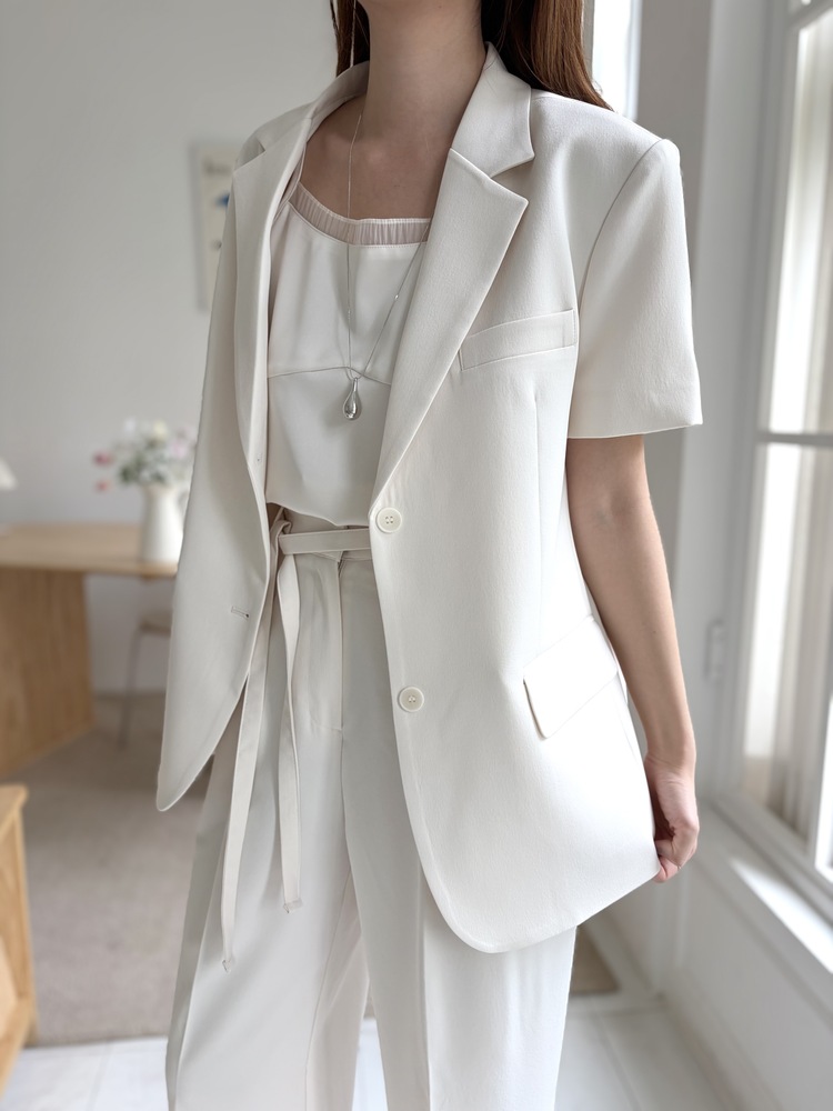 Aveline Relaxed Fit Blazer (Ivory)
