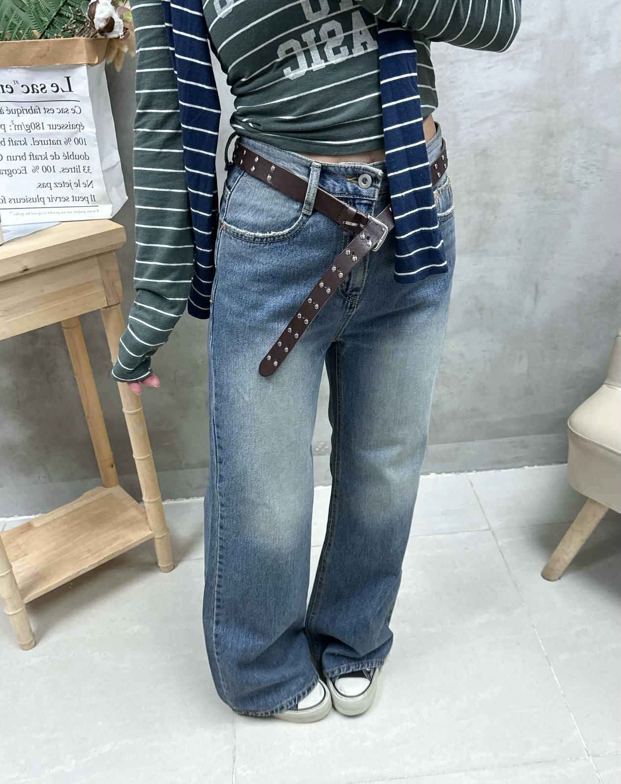 A11 洗水直腳牛仔褲