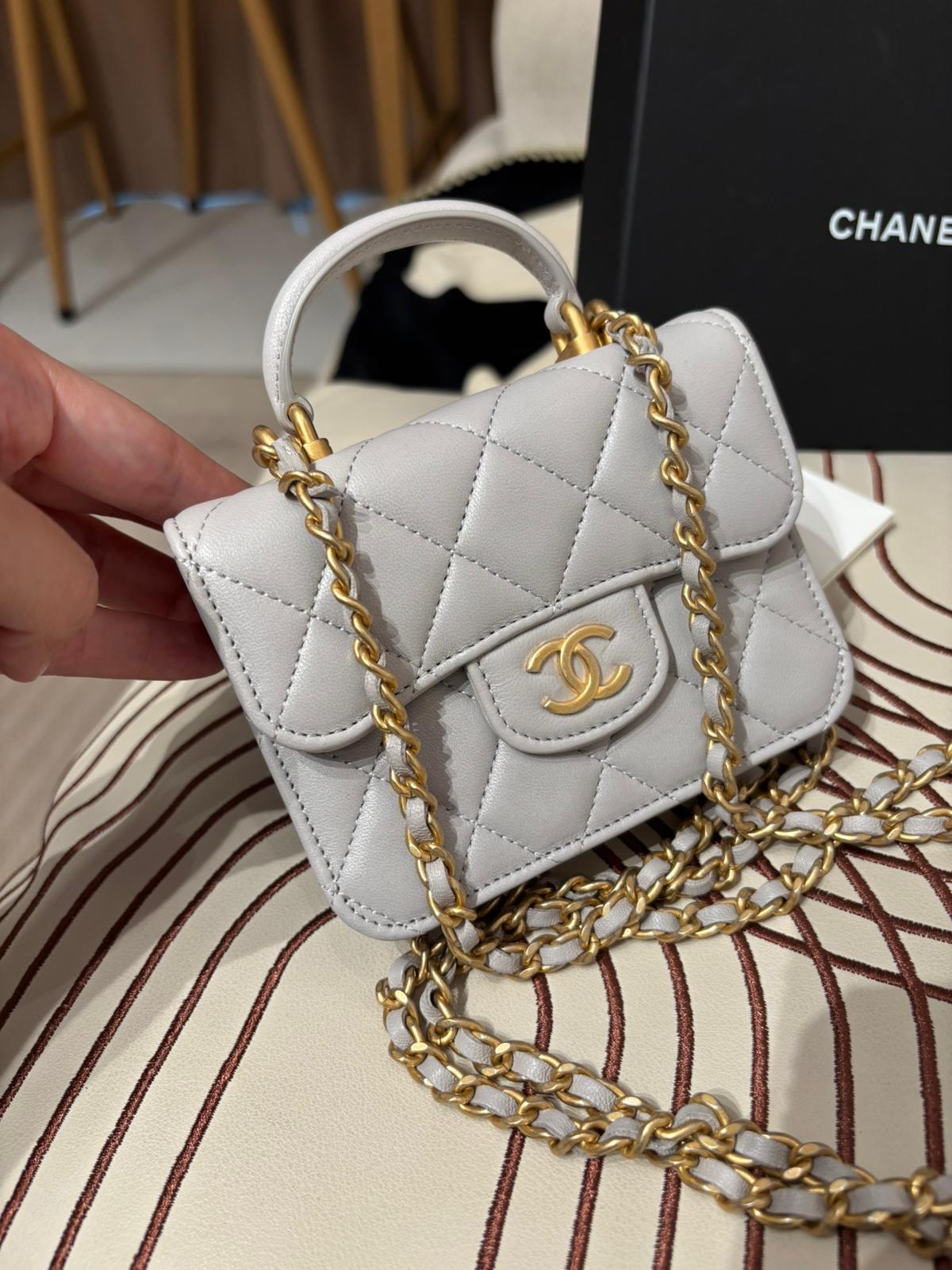 Chanel Small Timeless Classic Handle With Chain Size :L12.5xH9.5xW3.5cm Chain:110cm 100%Authentic ,UNUSED 未使用品 ✅card✅dust bag✅box 