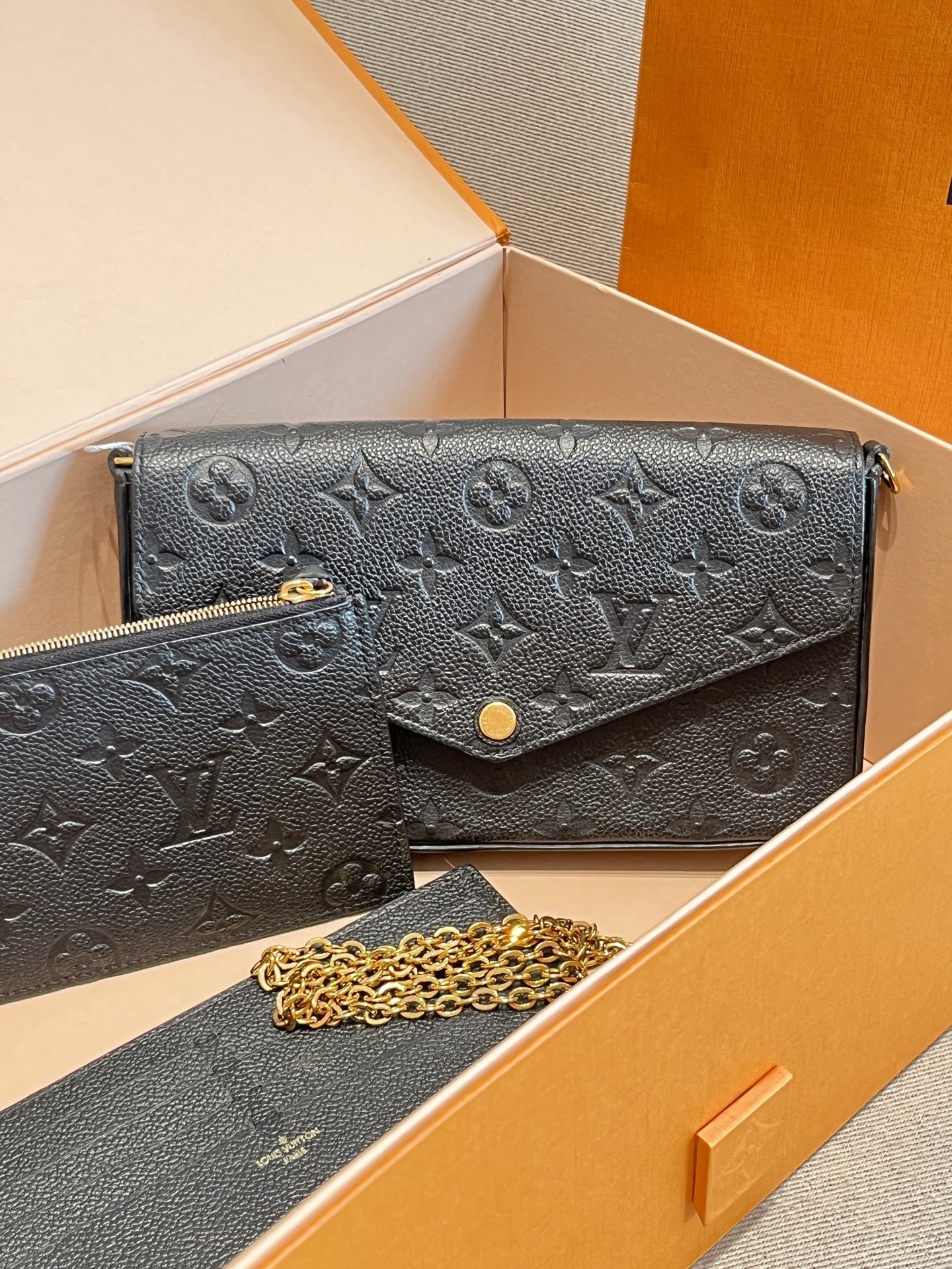 【預訂貨品】LV黑色全皮印花三合一 